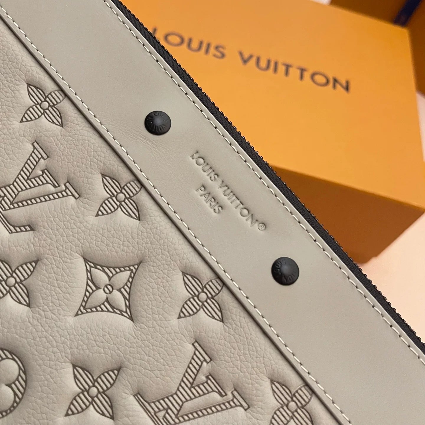LV CLUTCH