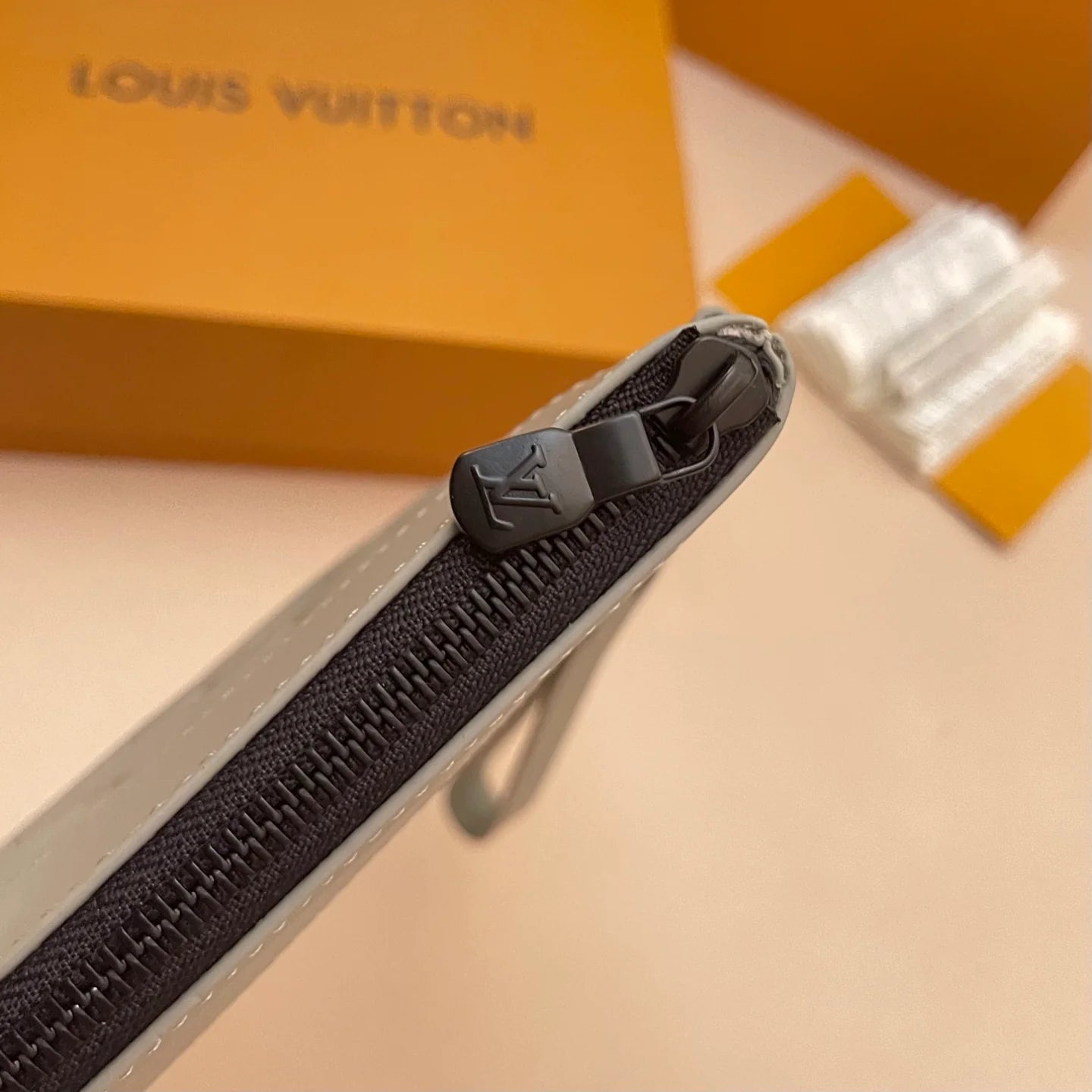 LV CLUTCH
