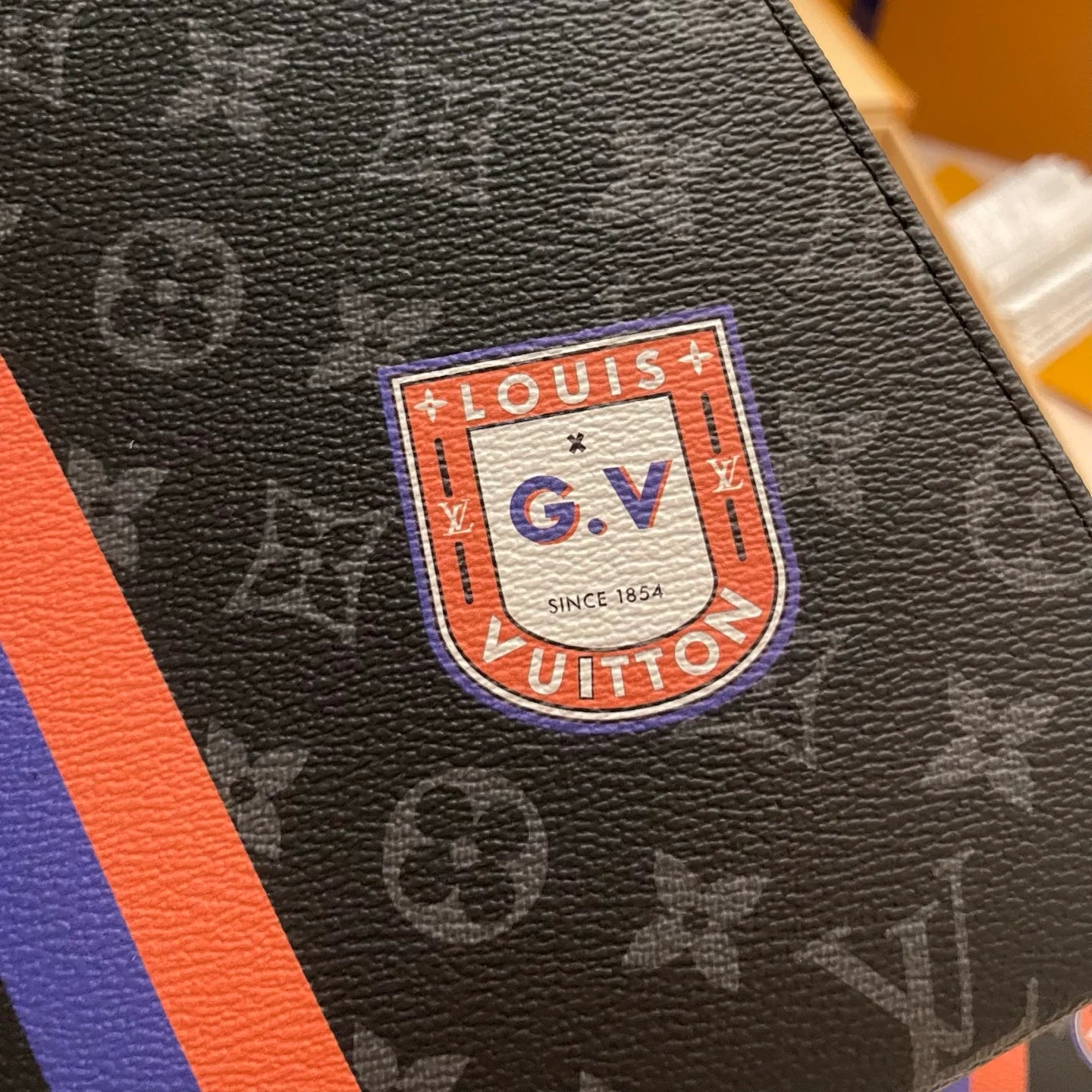 LV CLUTCH