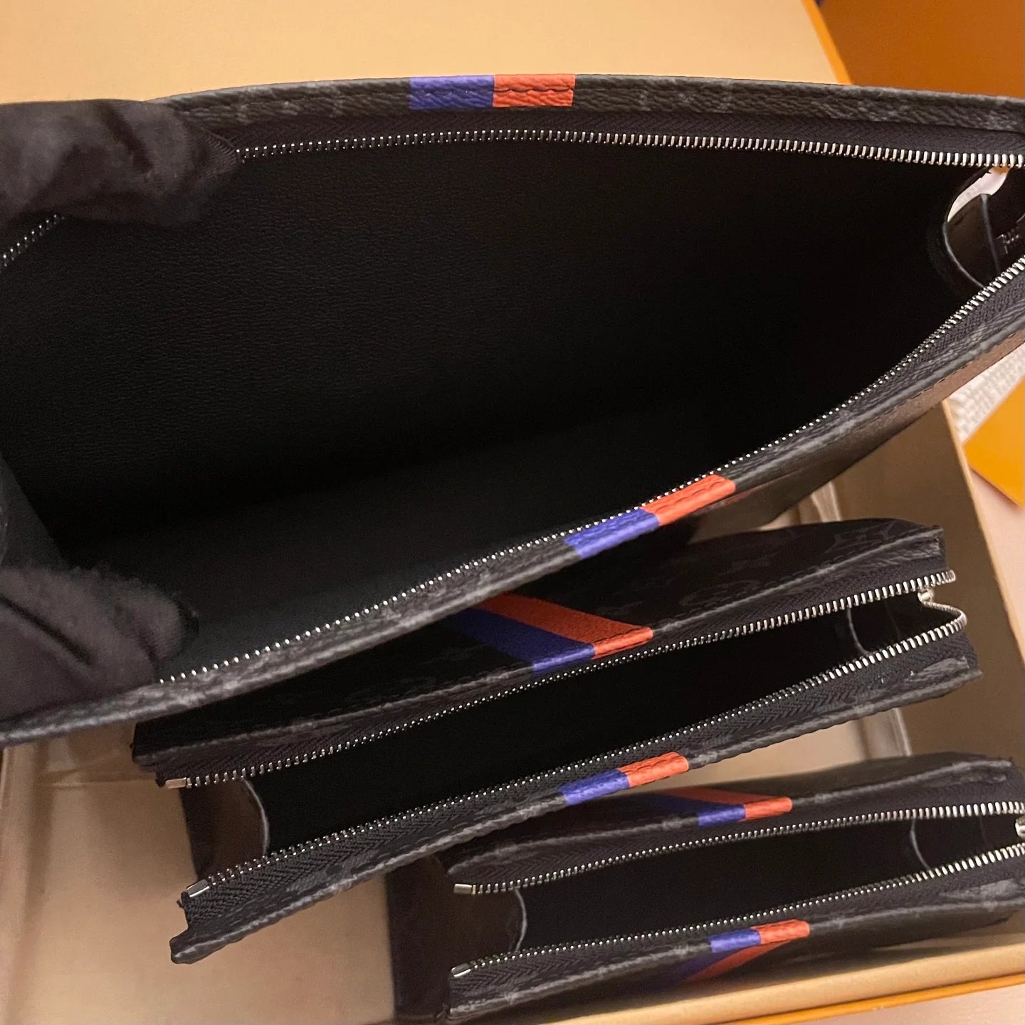 LV CLUTCH