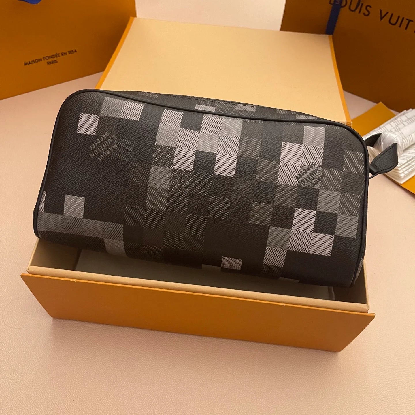 LV CLUTCH