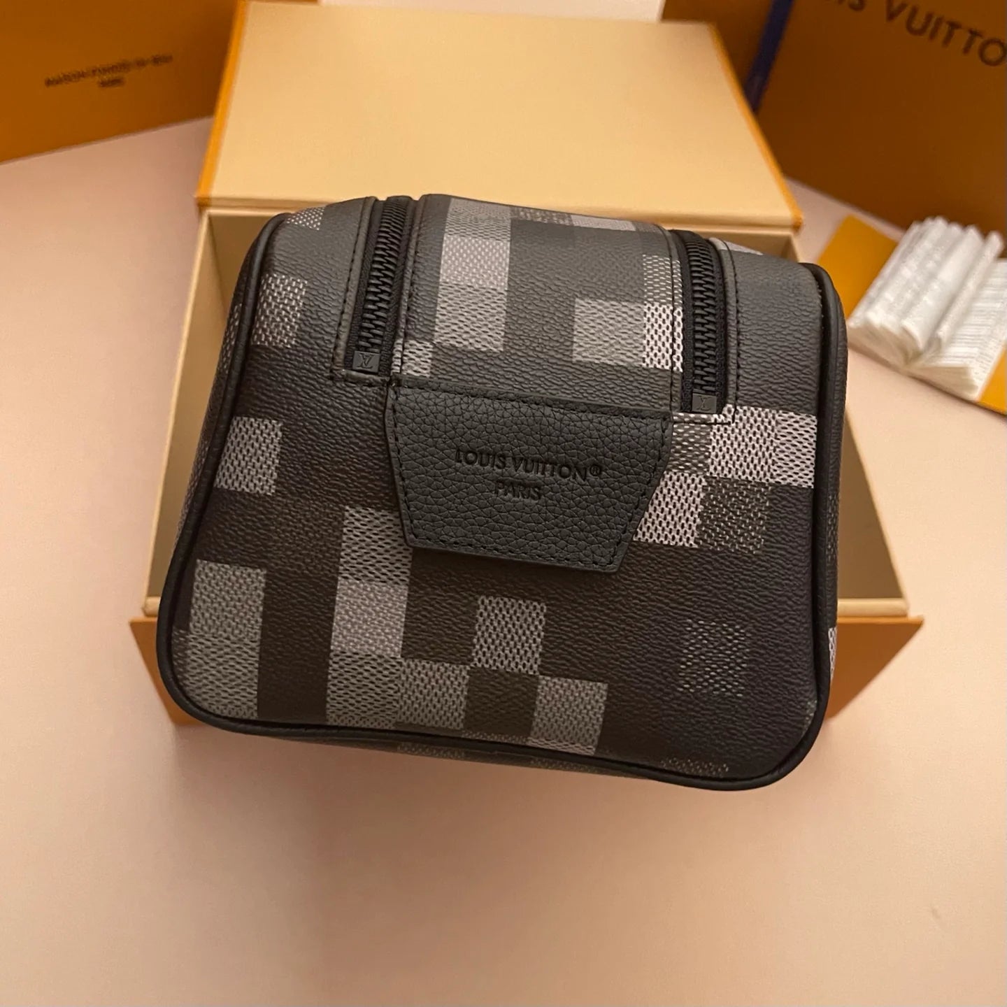 LV CLUTCH
