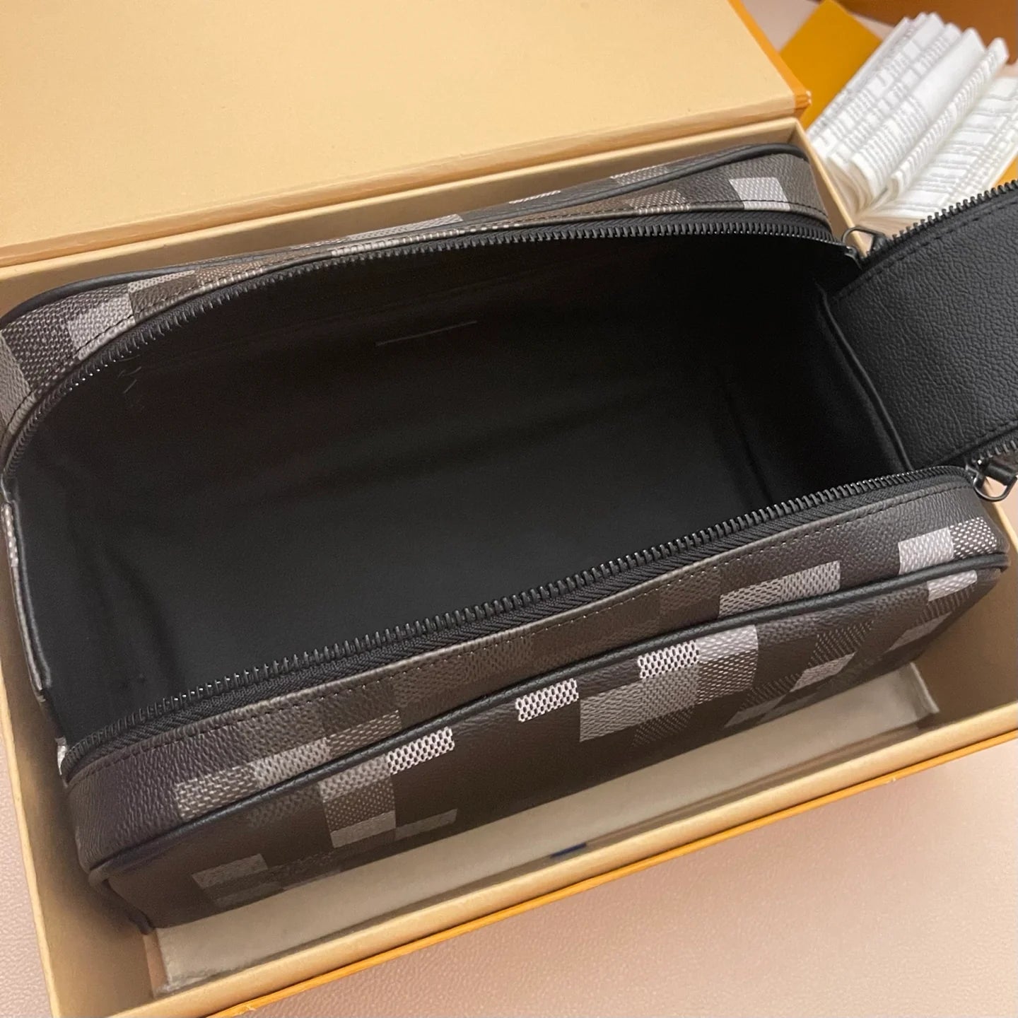 LV CLUTCH