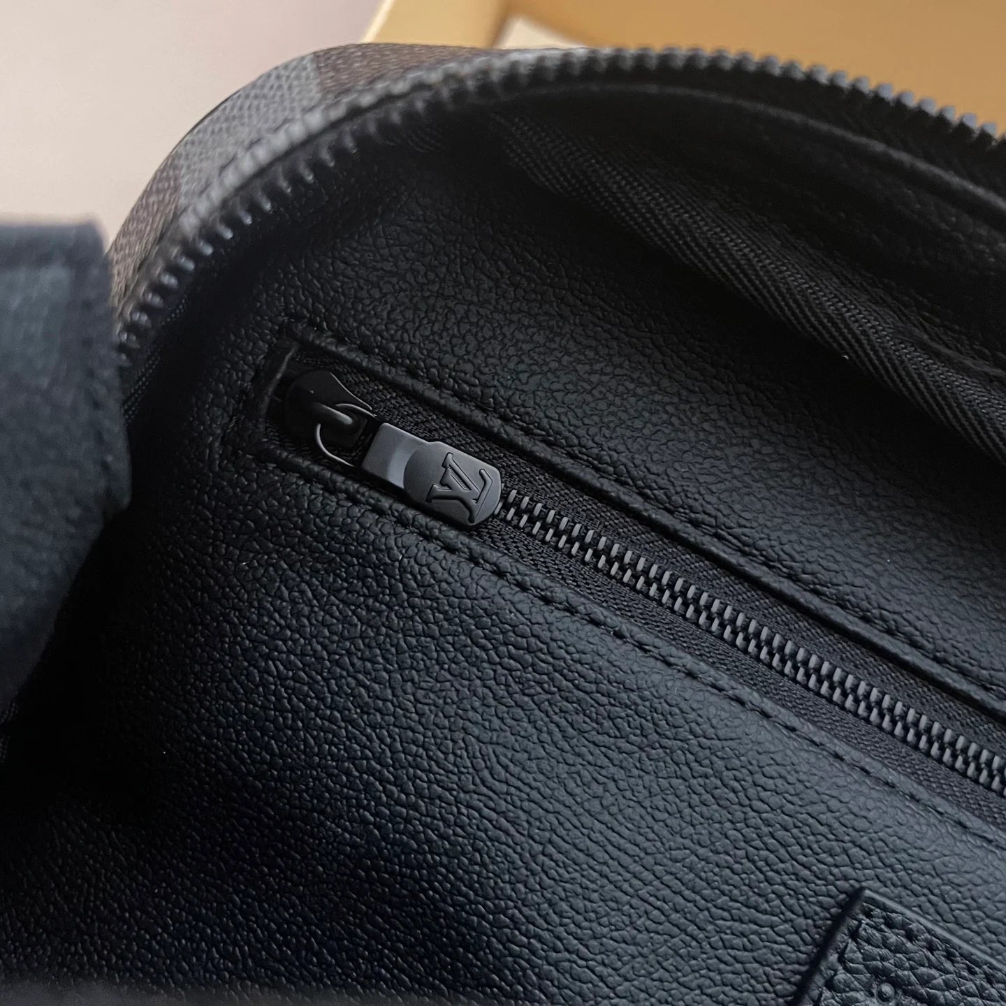 LV CLUTCH