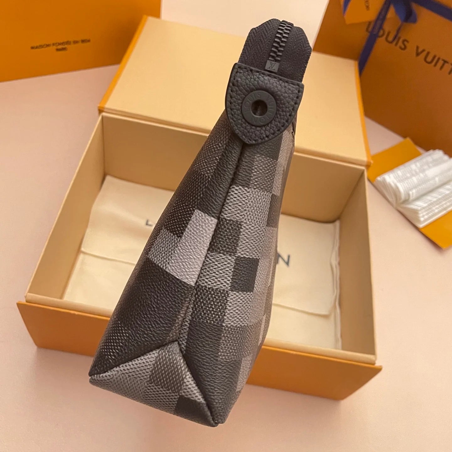 LV CLUTCH