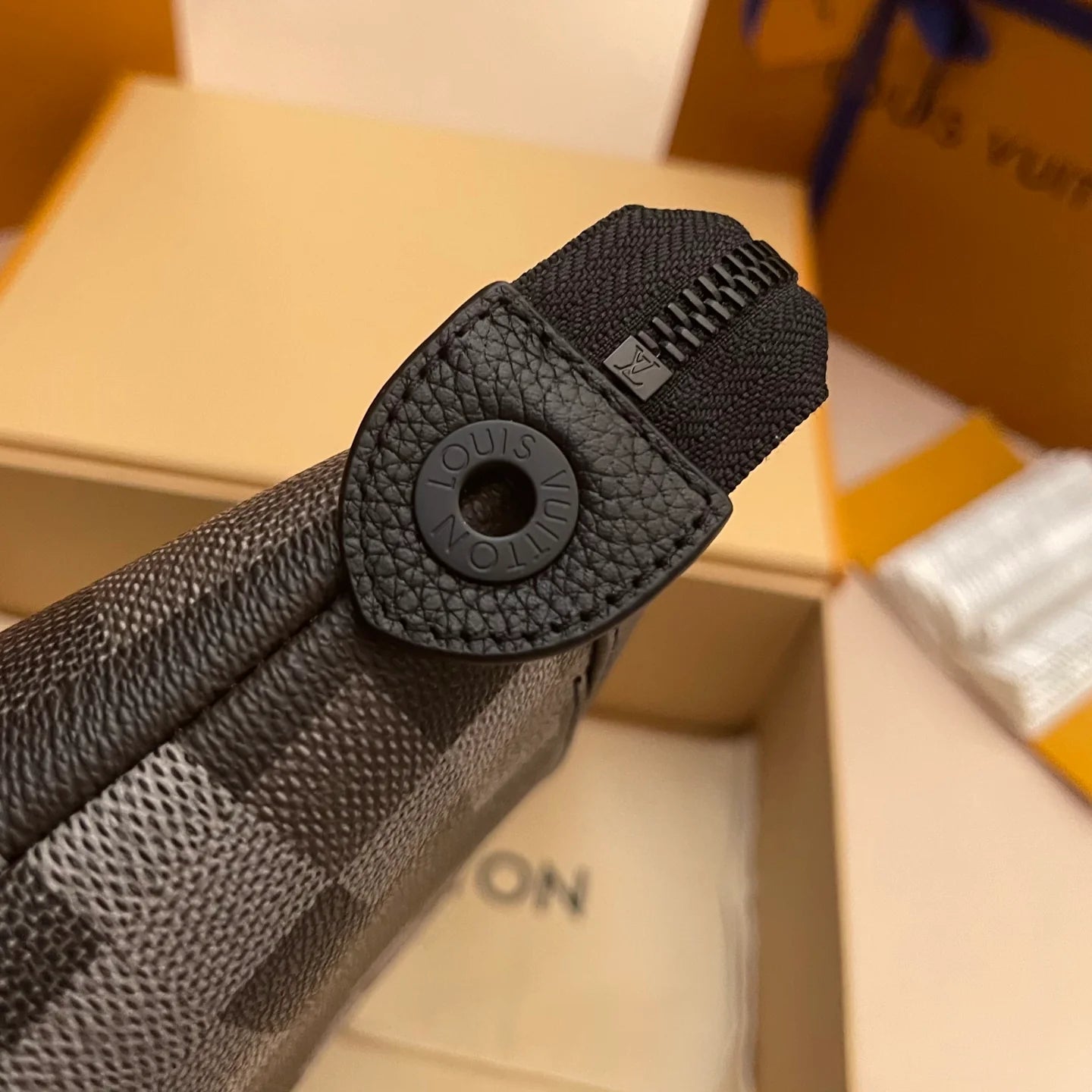 LV CLUTCH