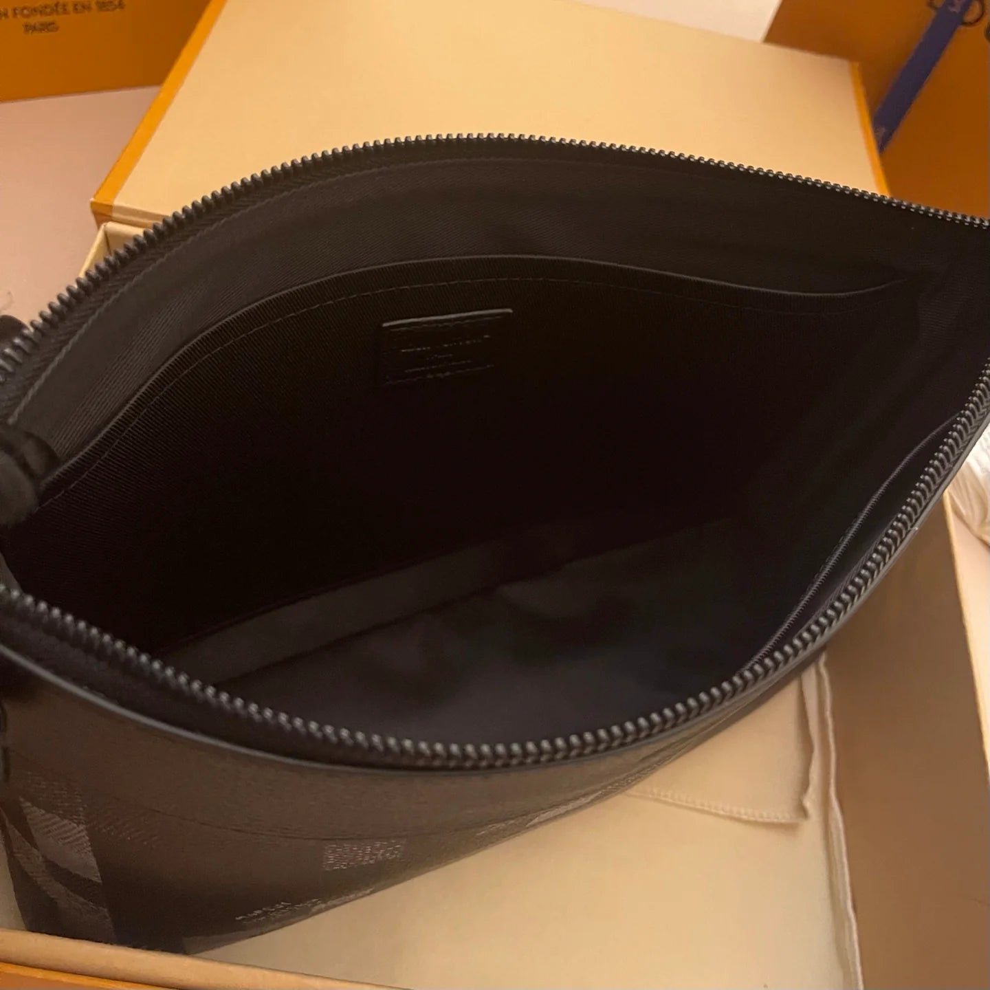 LV CLUTCH