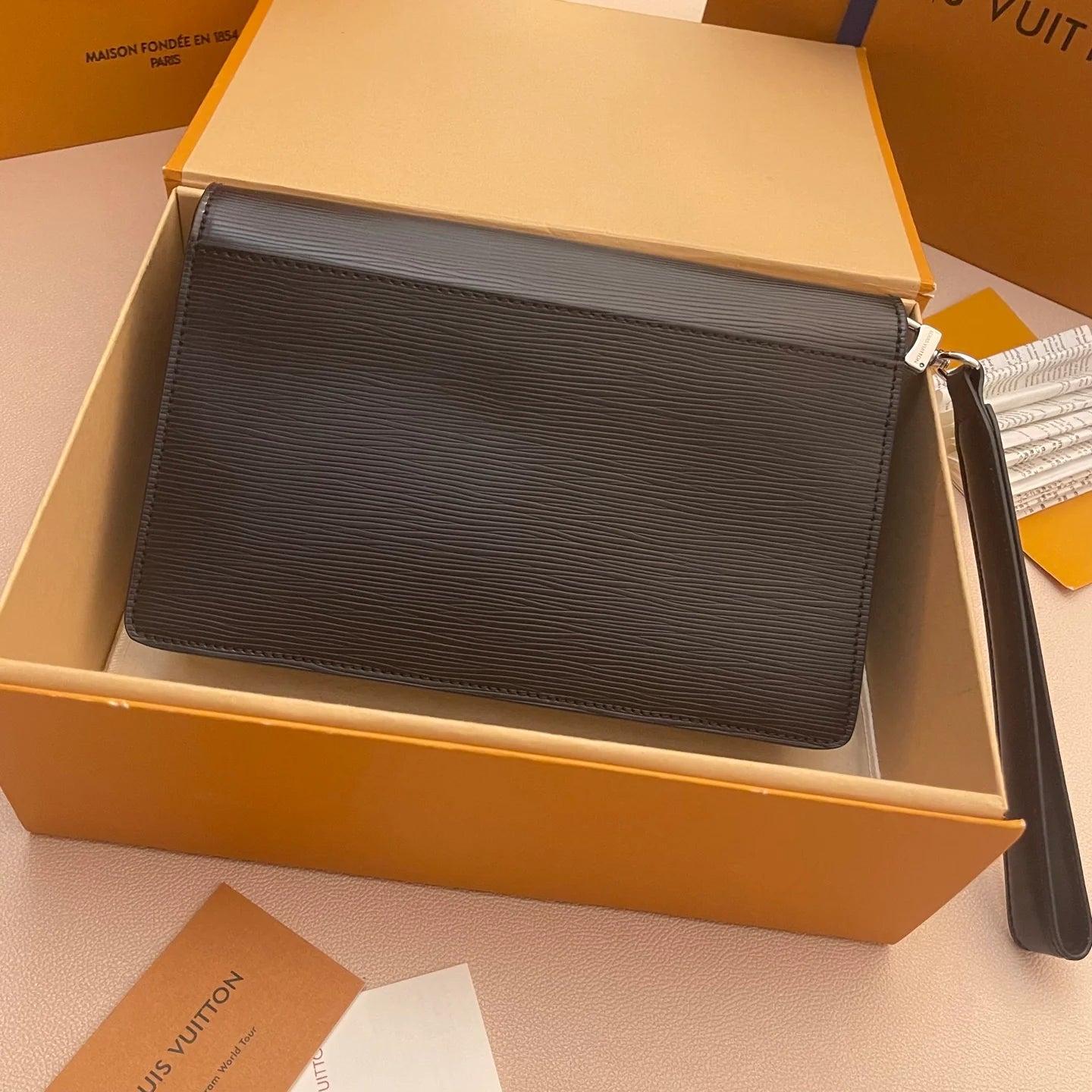 LV CLUTCH