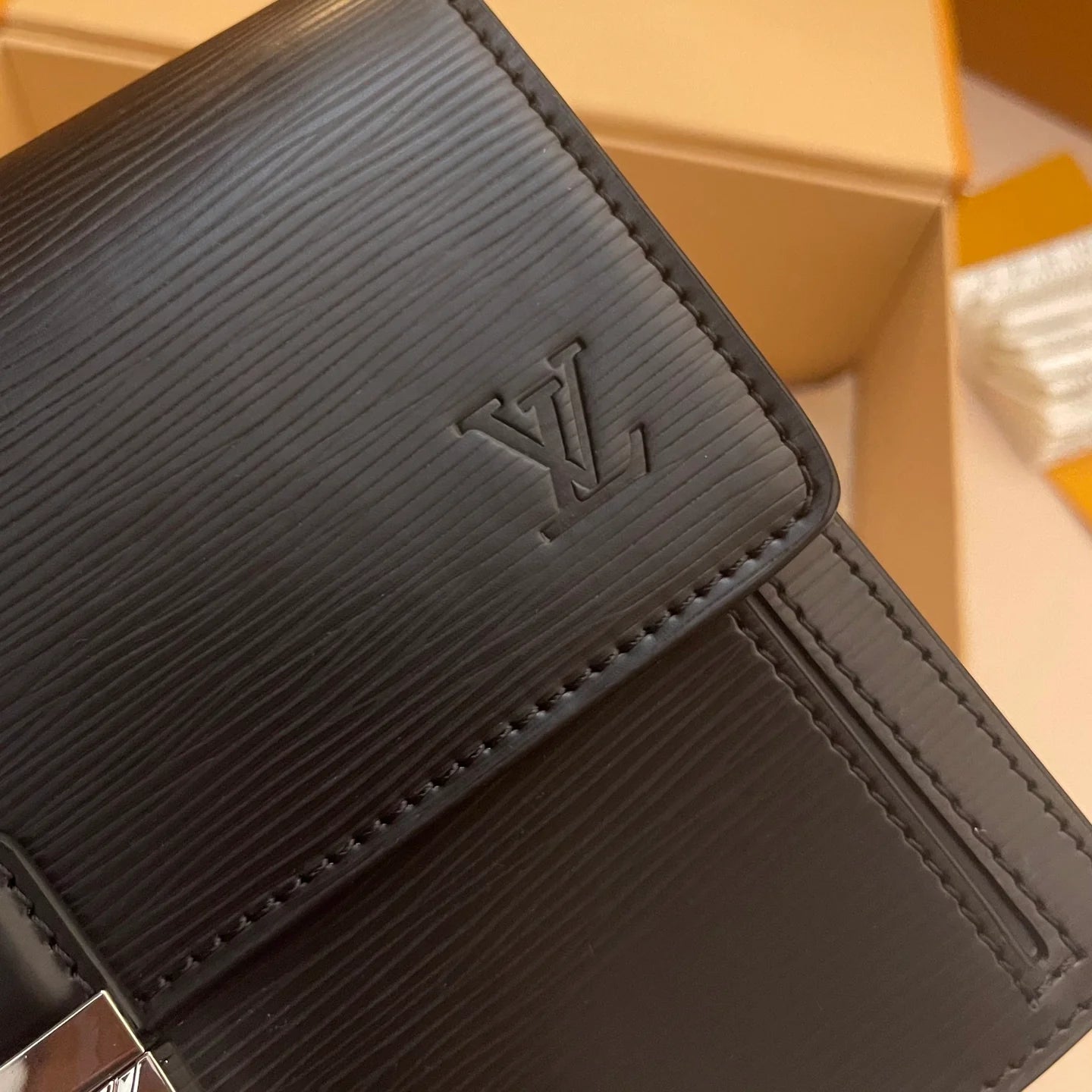 LV CLUTCH