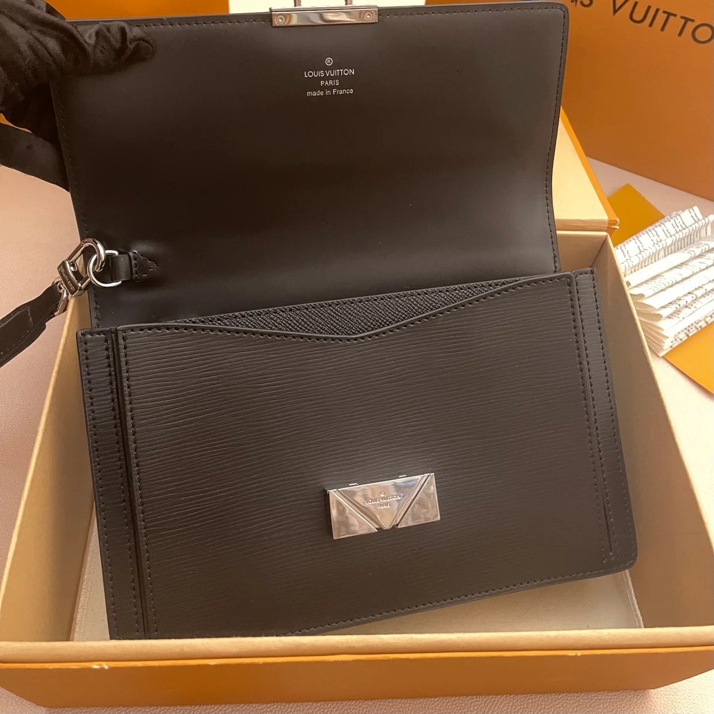 LV CLUTCH