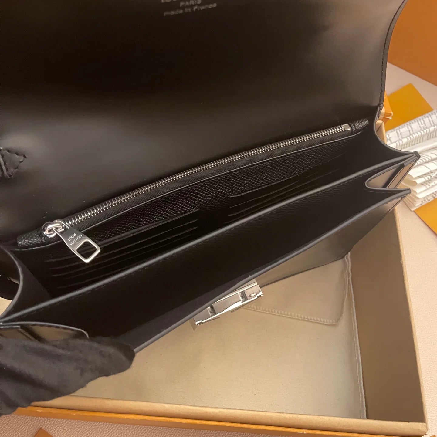 LV CLUTCH