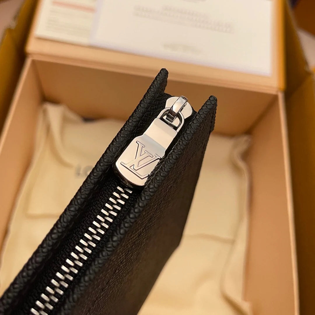 LV CLUTCH