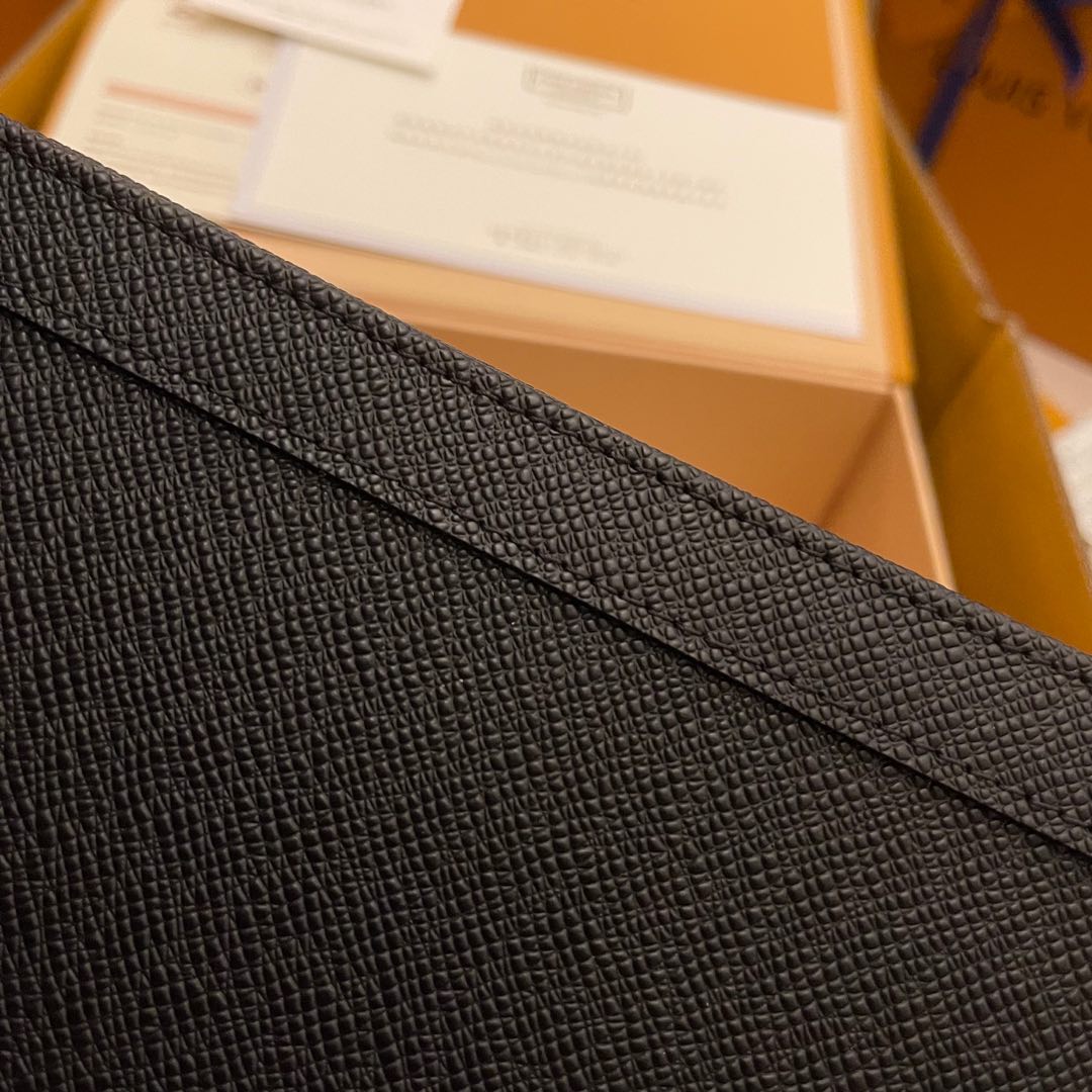 LV CLUTCH