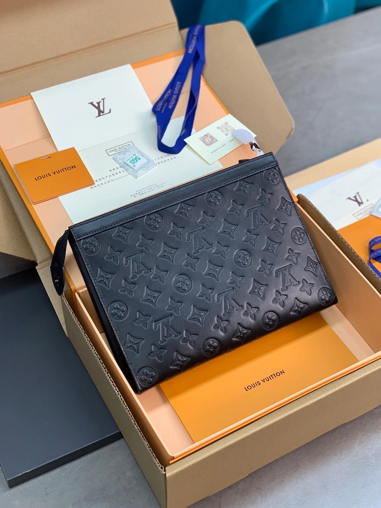 LV CLUTCH