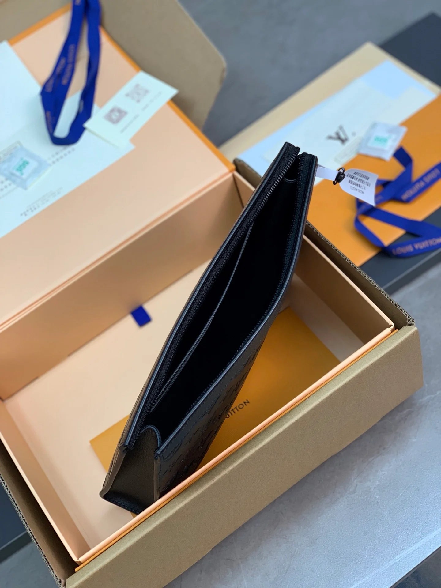 LV CLUTCH