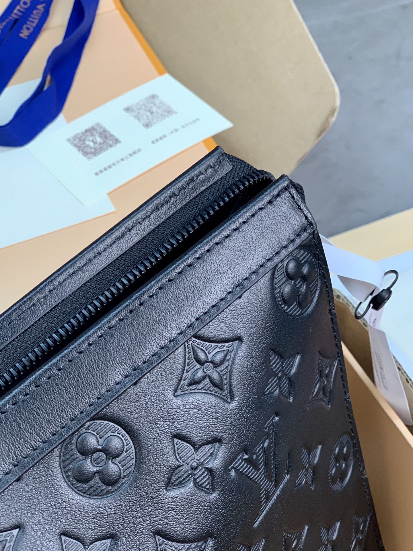 LV CLUTCH