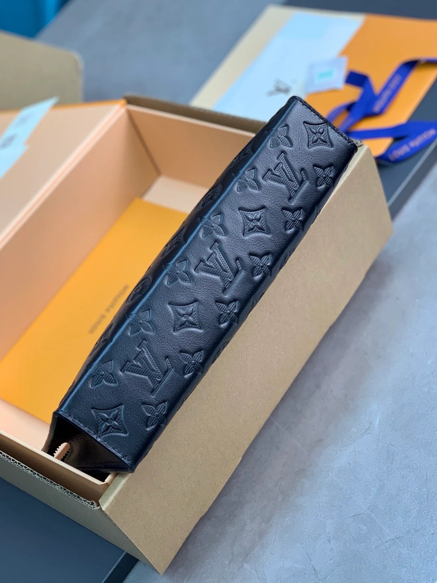 LV CLUTCH