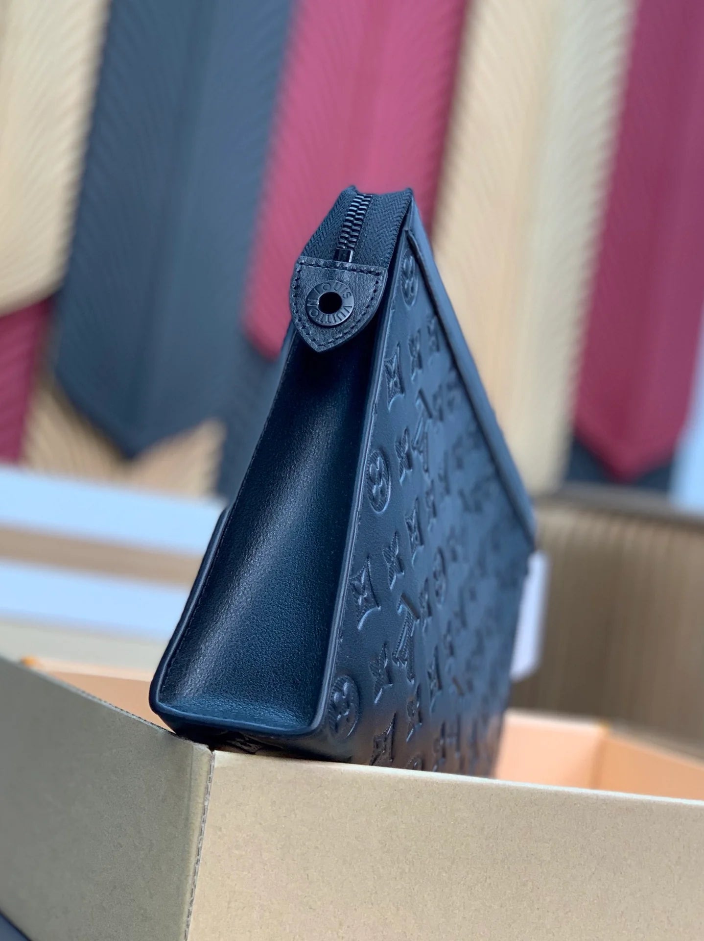 LV CLUTCH