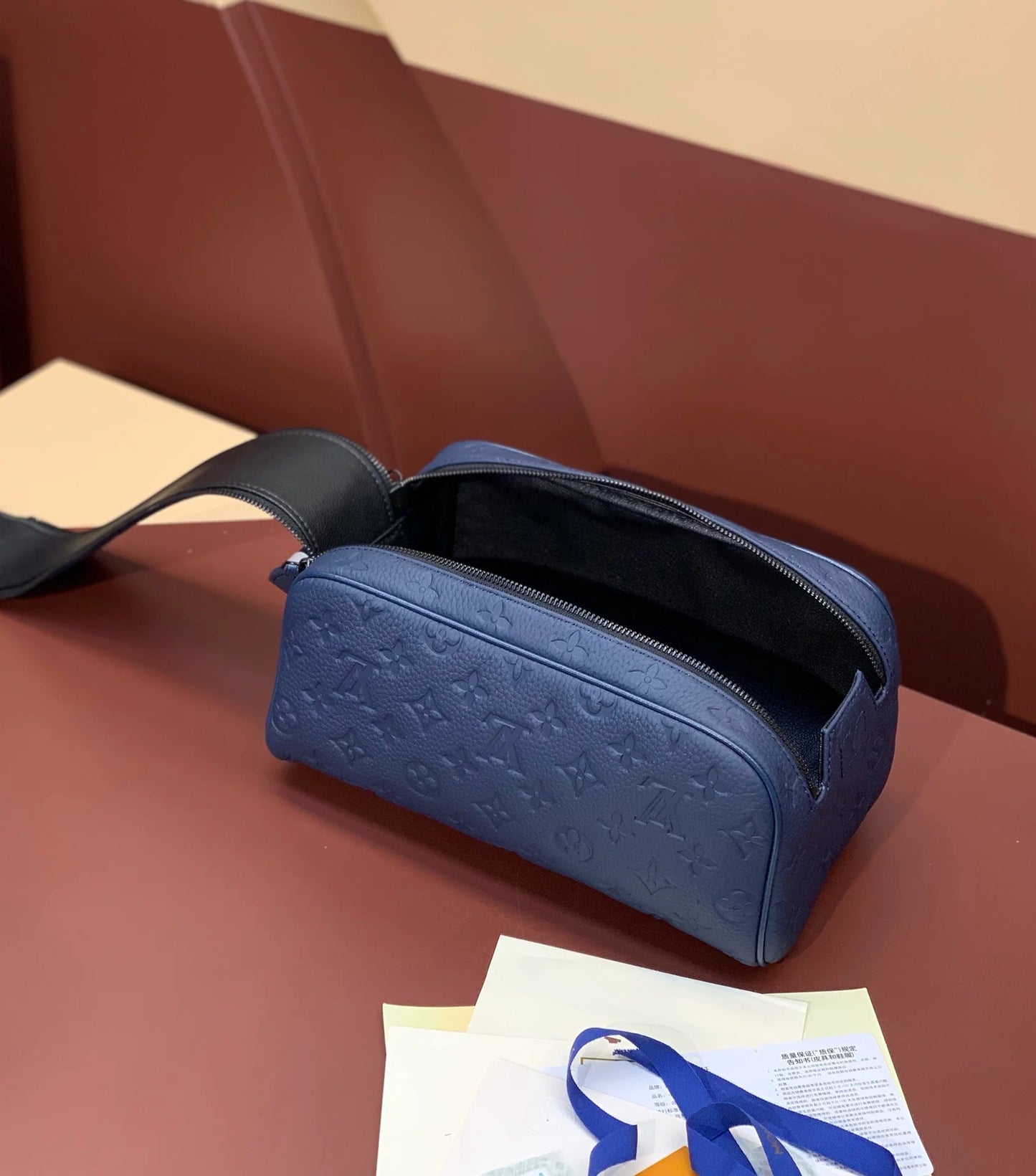 LV CLUTCH