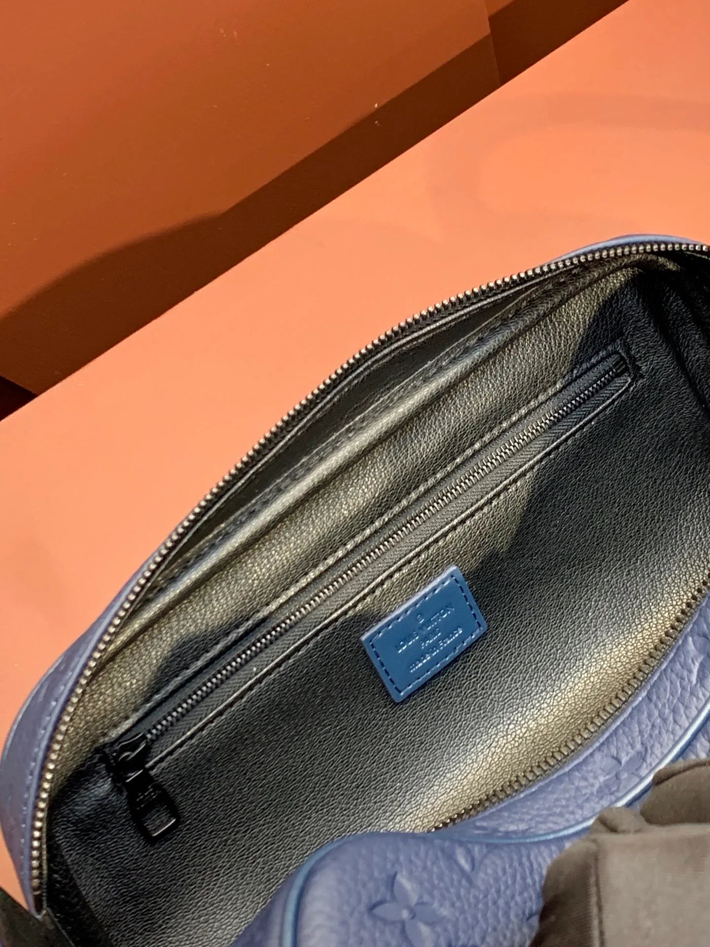 LV CLUTCH
