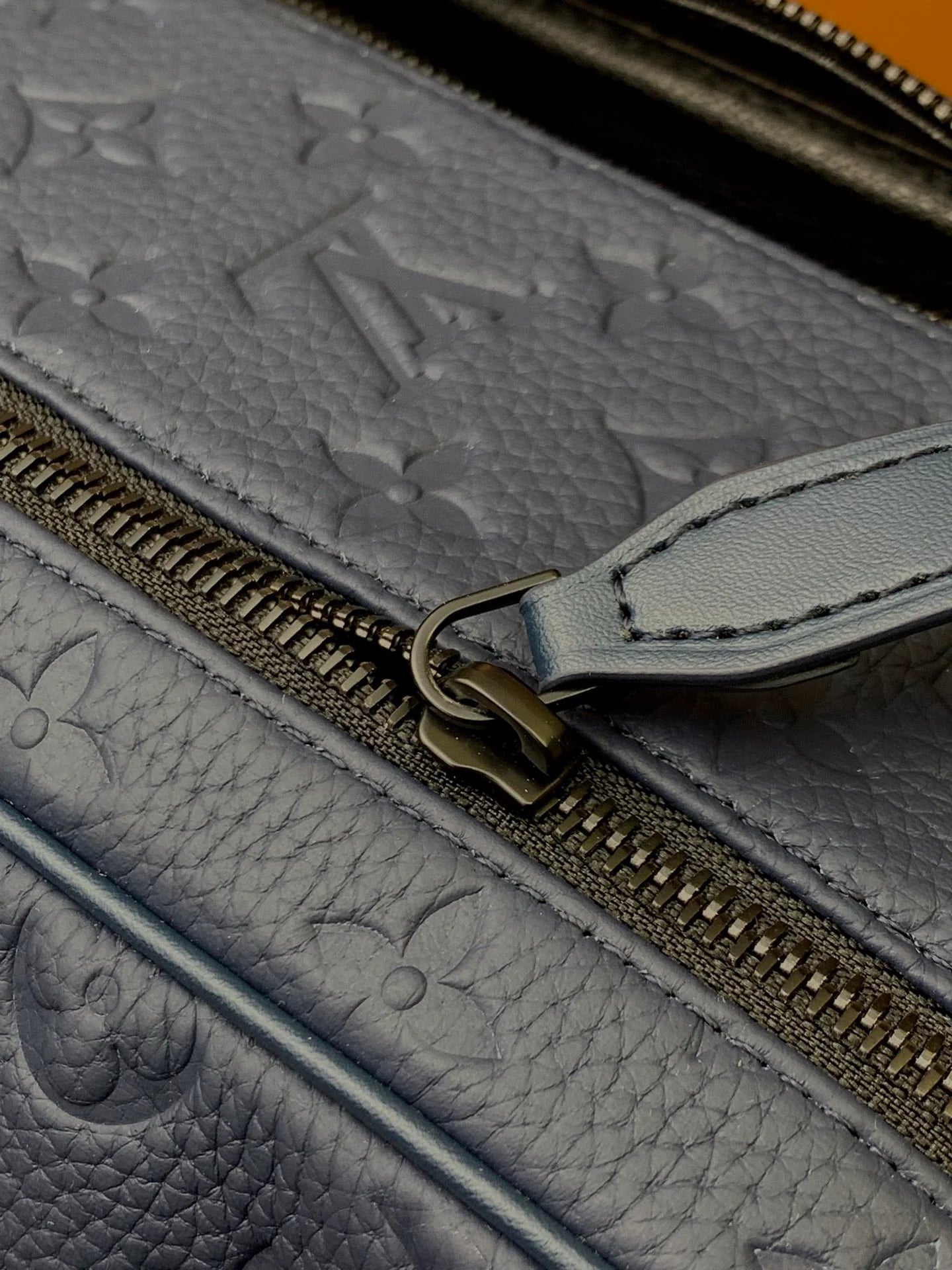 LV CLUTCH