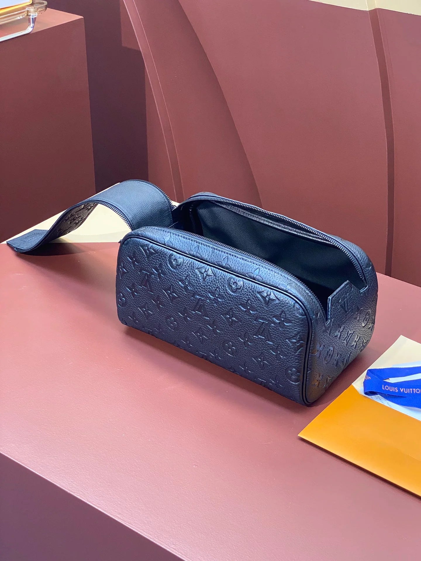 LV CLUTCH