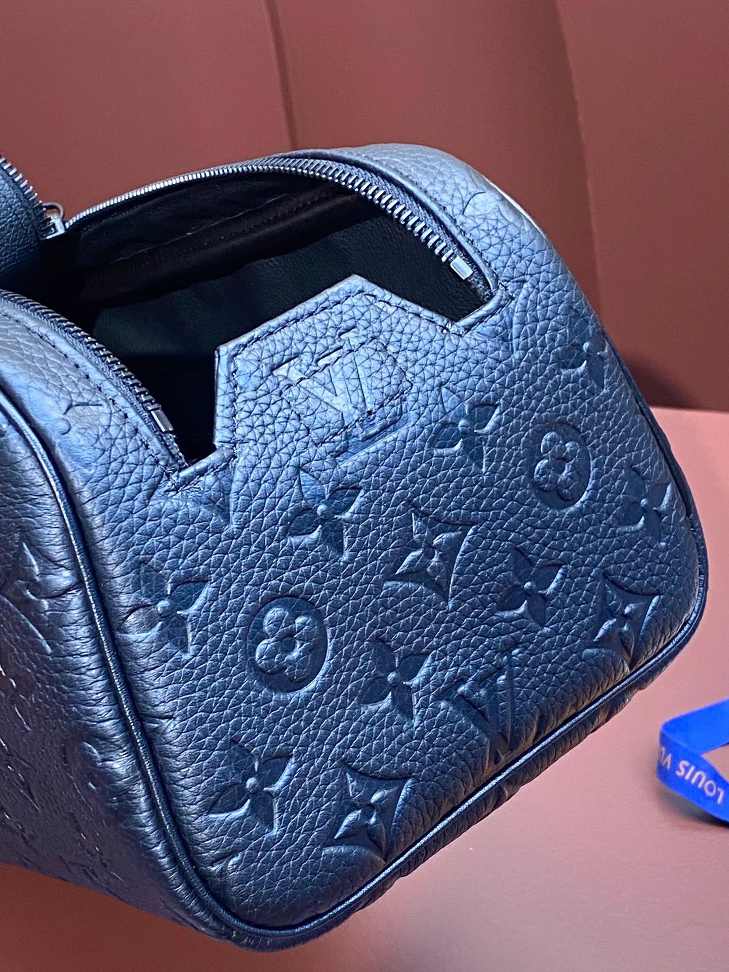 LV CLUTCH