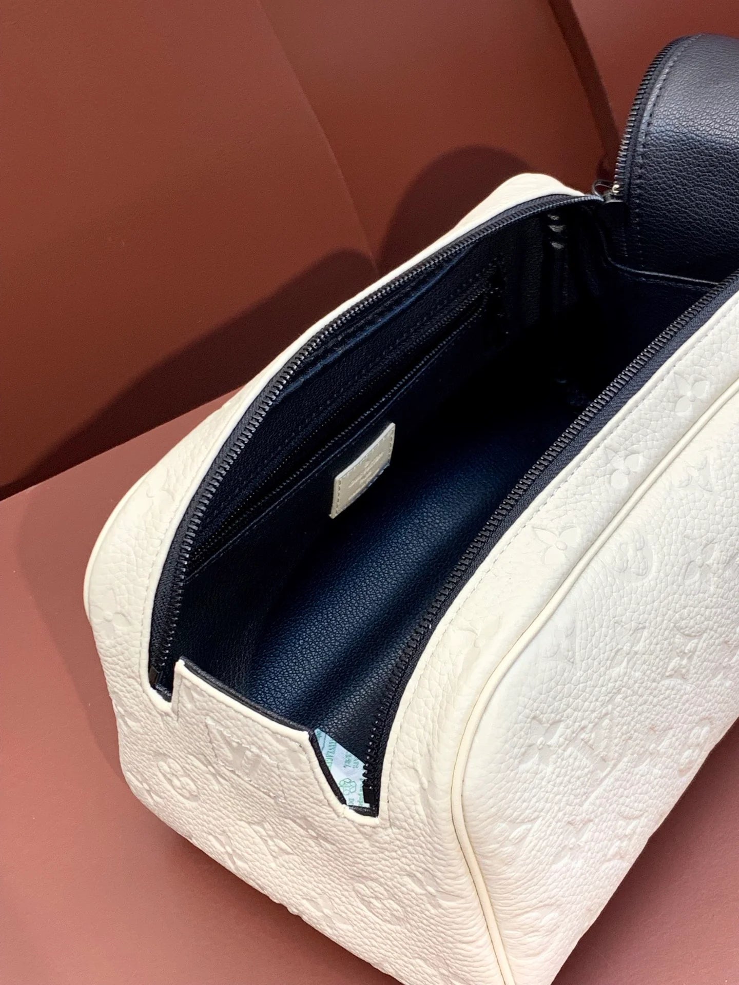 LV CLUTCH