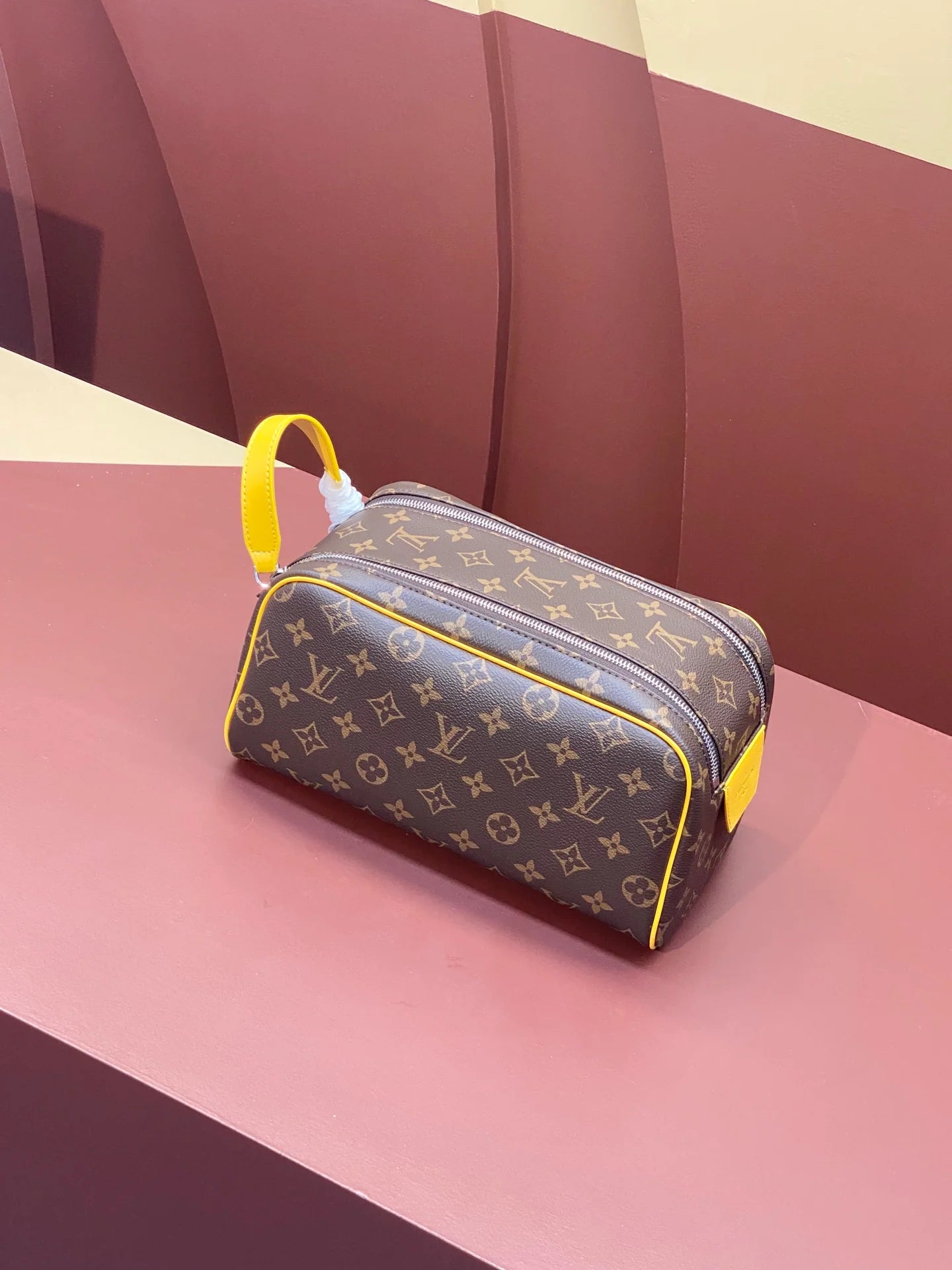 LV CLUTCH