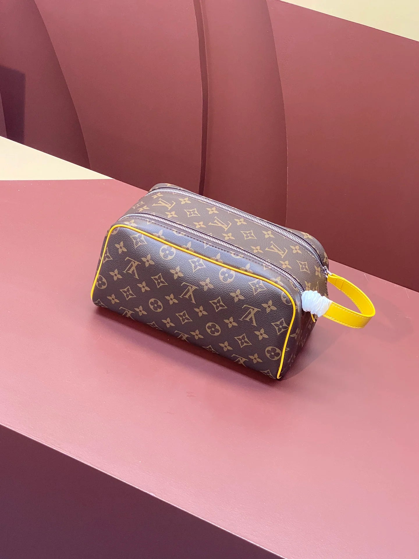 LV CLUTCH
