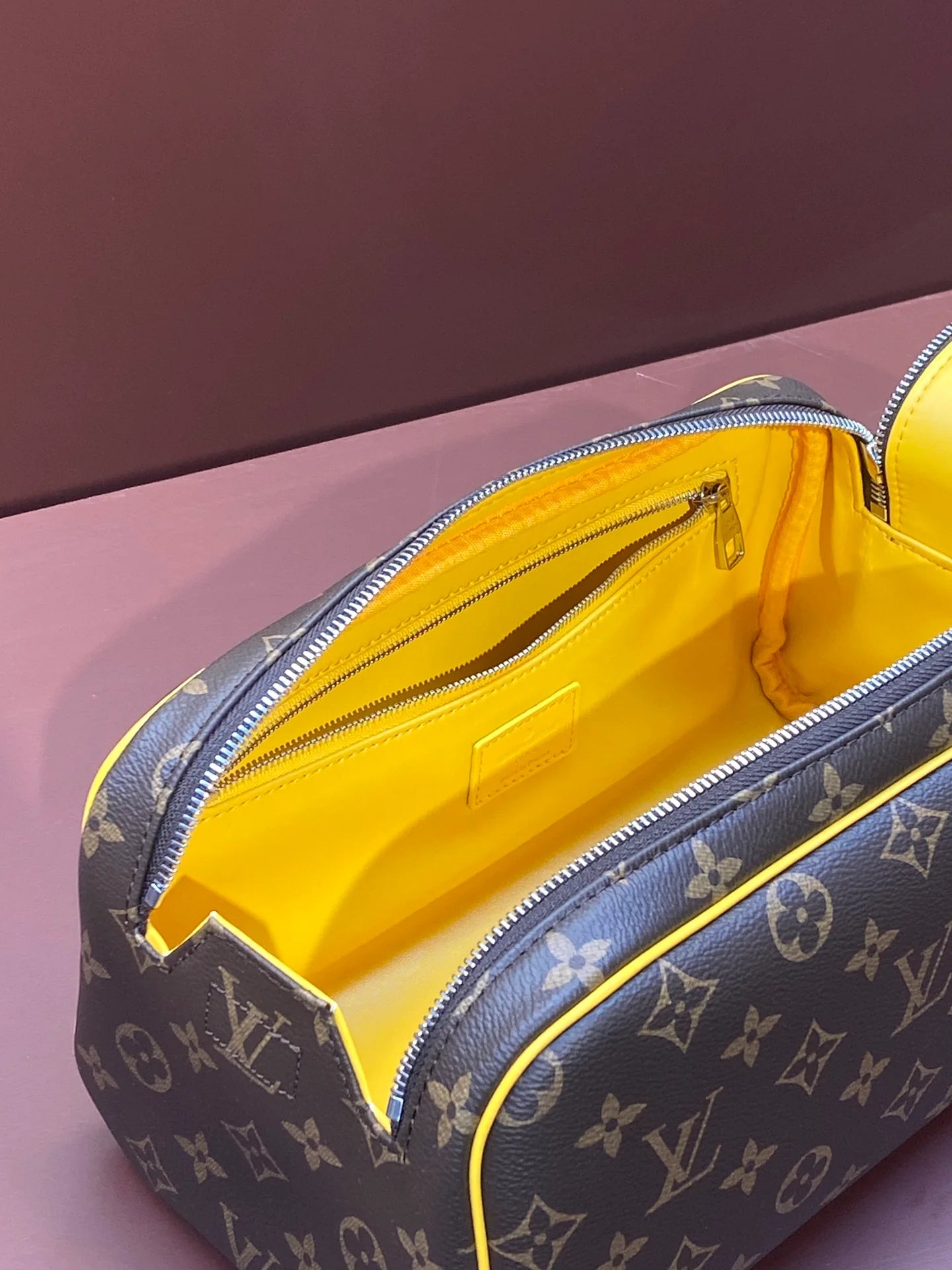 LV CLUTCH