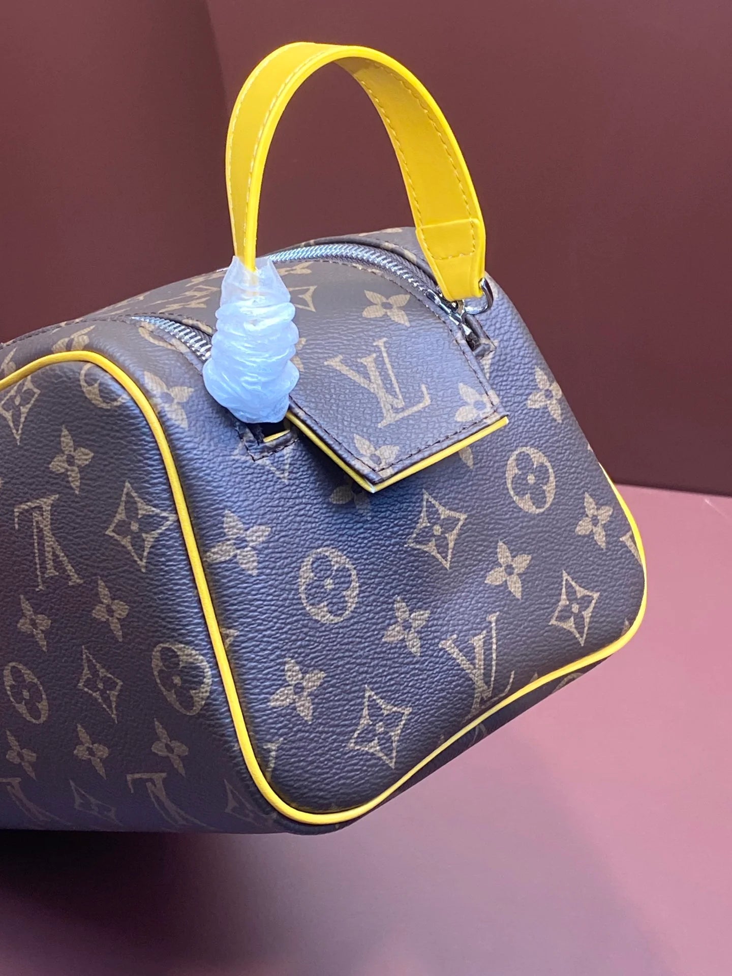 LV CLUTCH