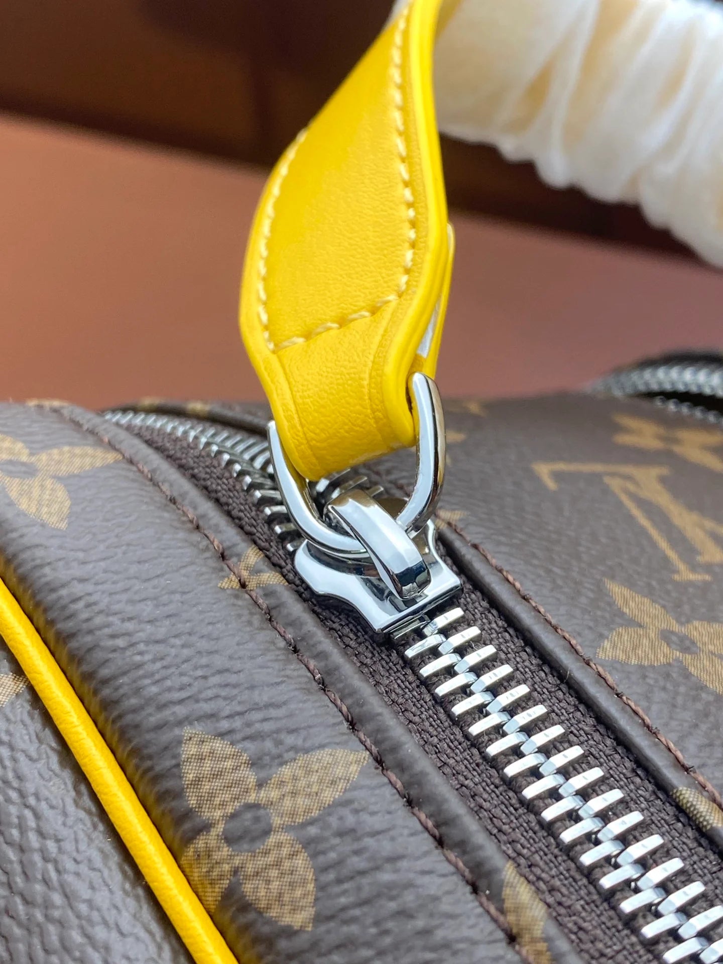 LV CLUTCH