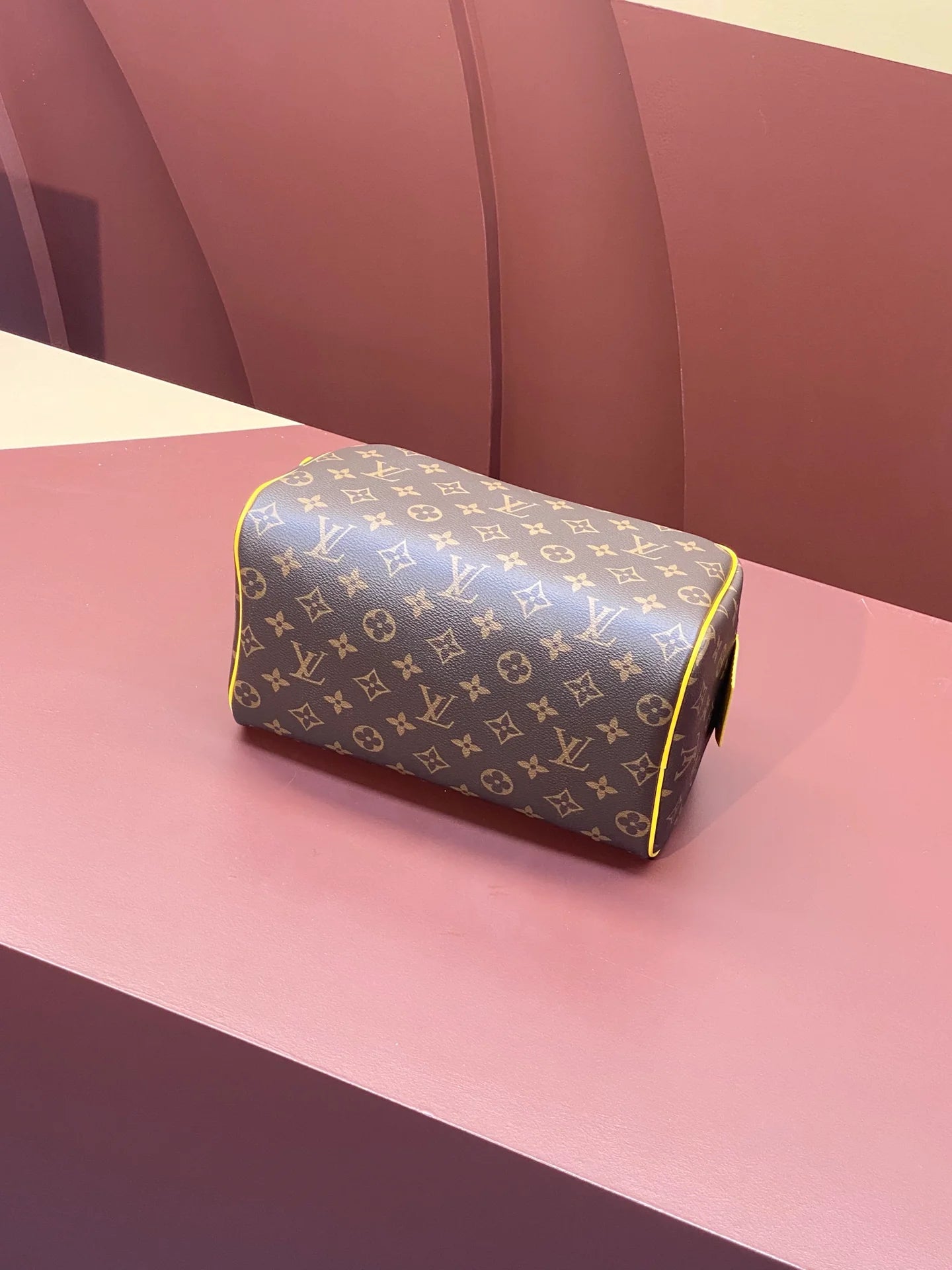 LV CLUTCH