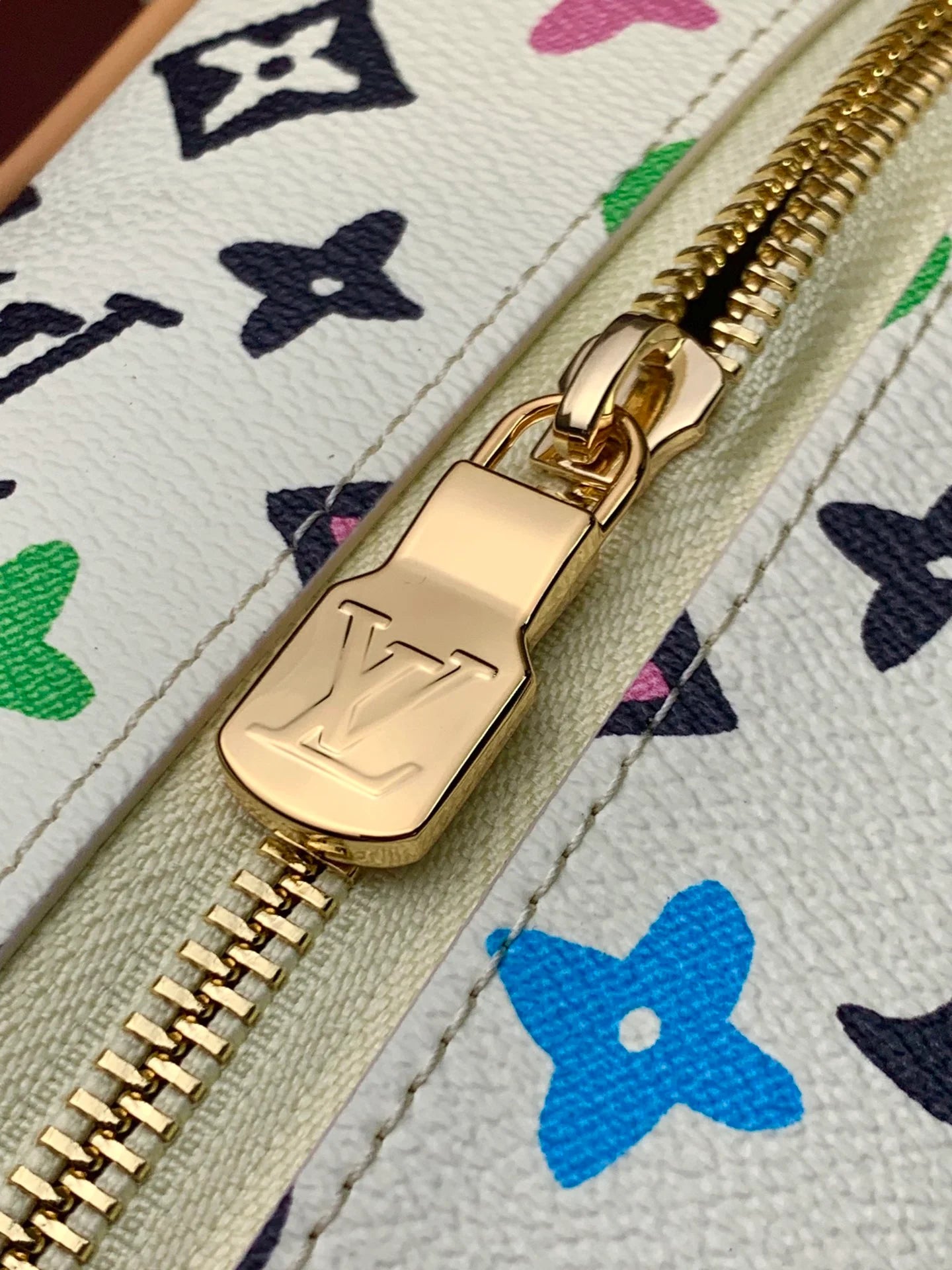 LV CLUTCH