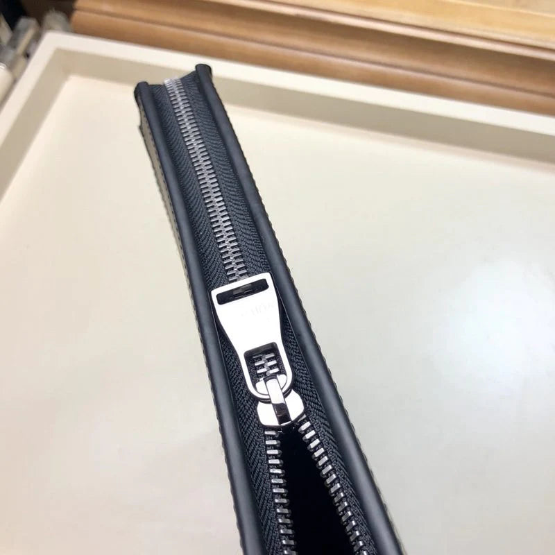 LV CLUTCH