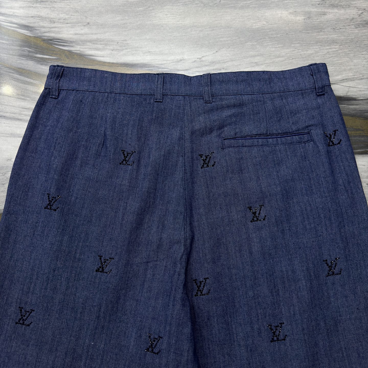 LV JEANS