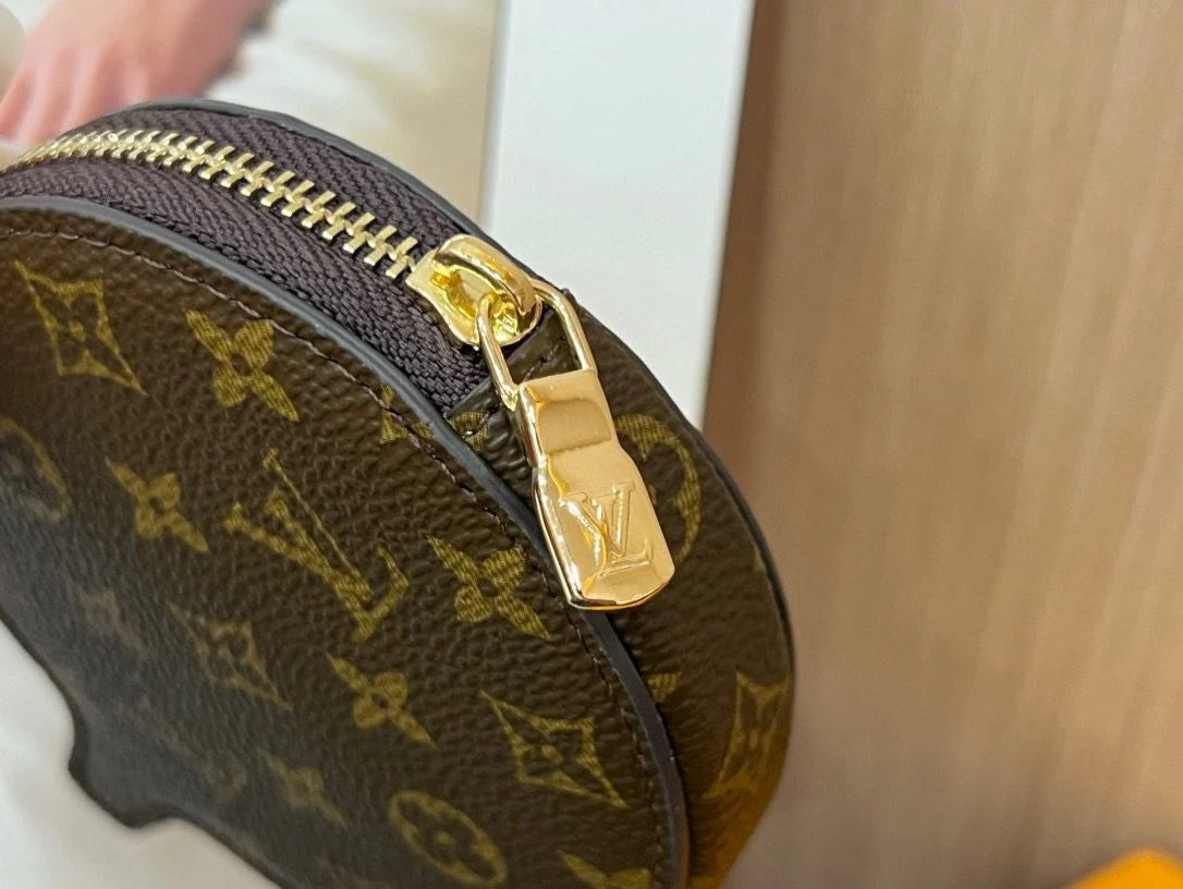LV KEY HOLDER