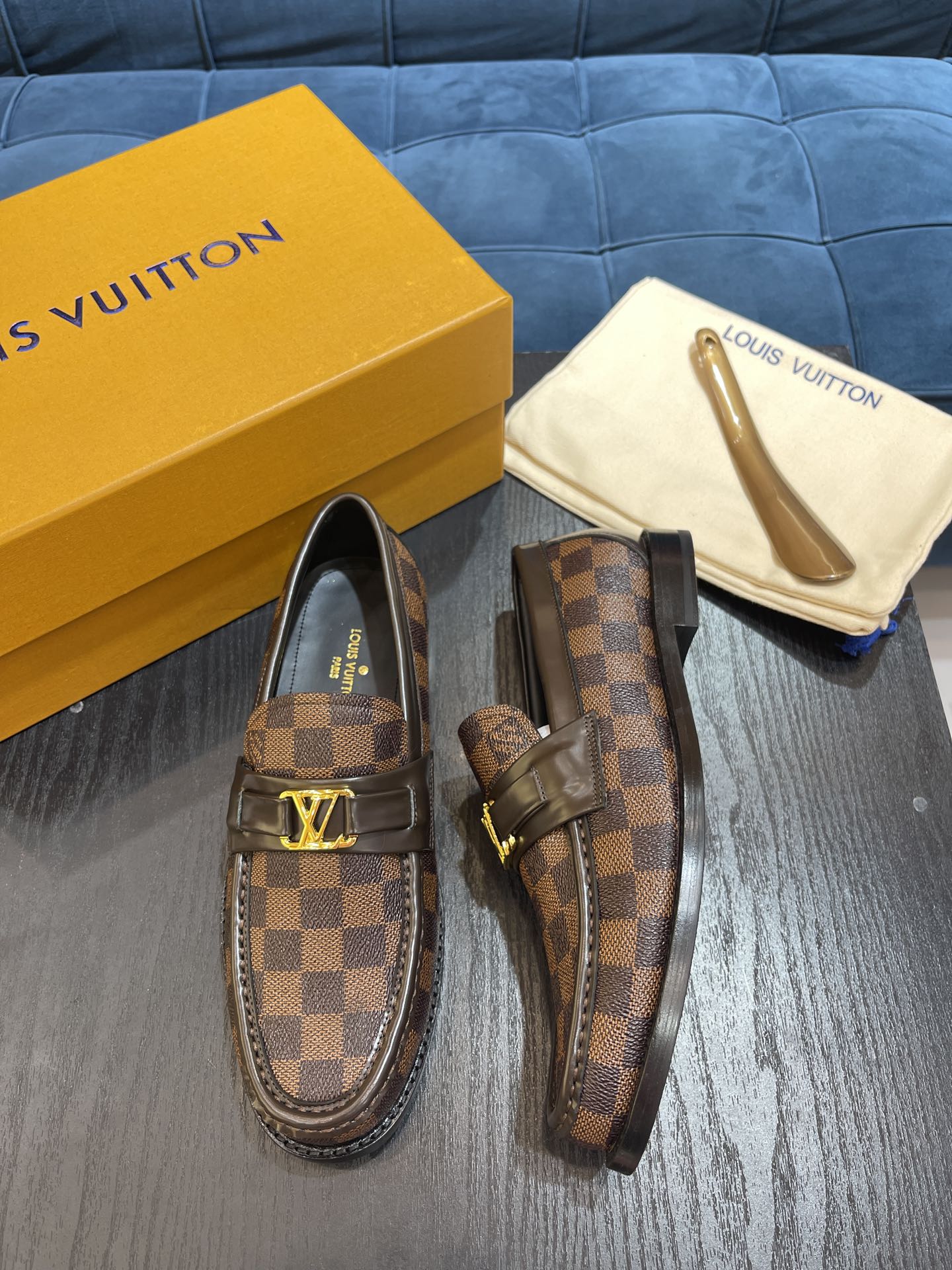 LV LOAFER
