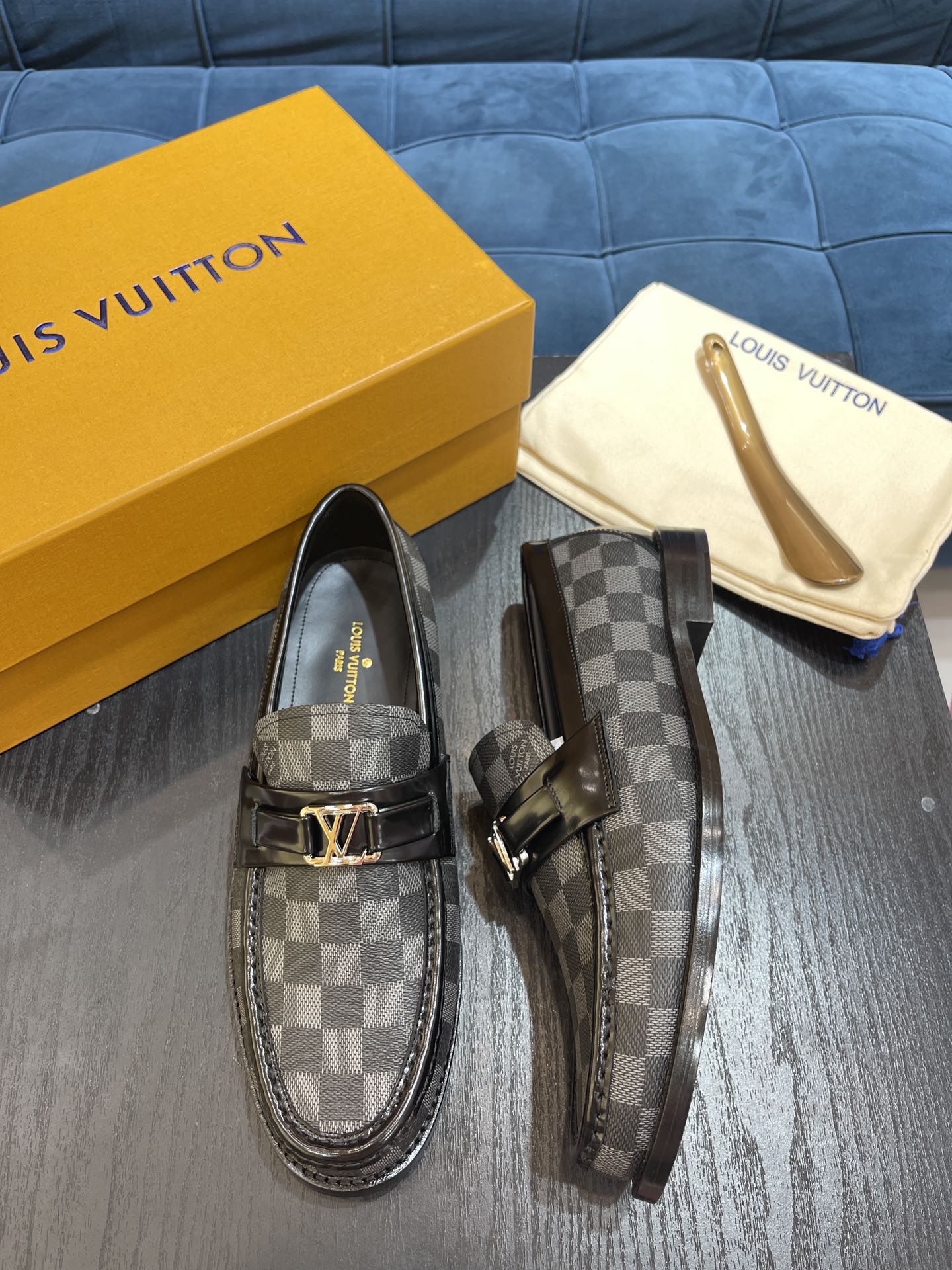 LV LOAFER