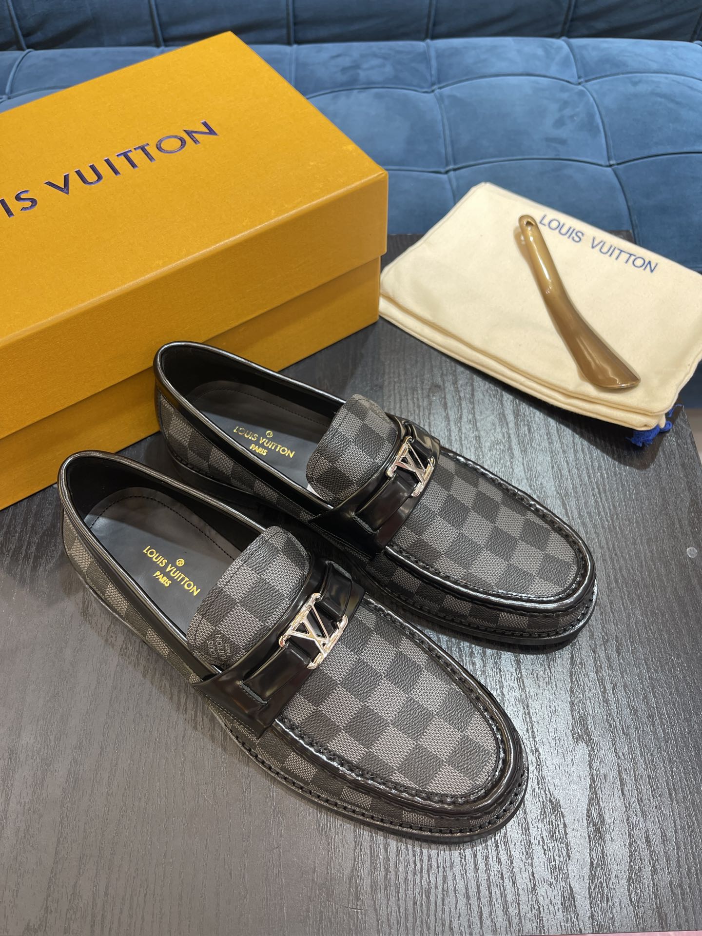 LV LOAFER