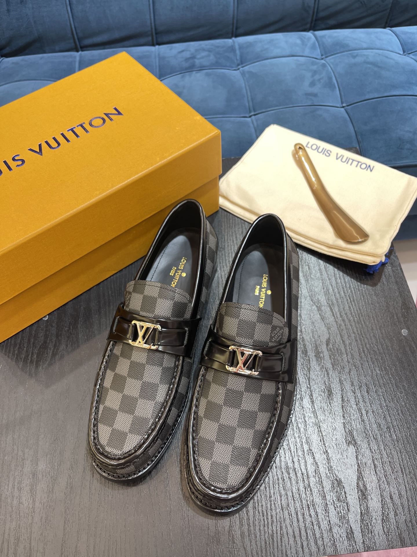 LV LOAFER