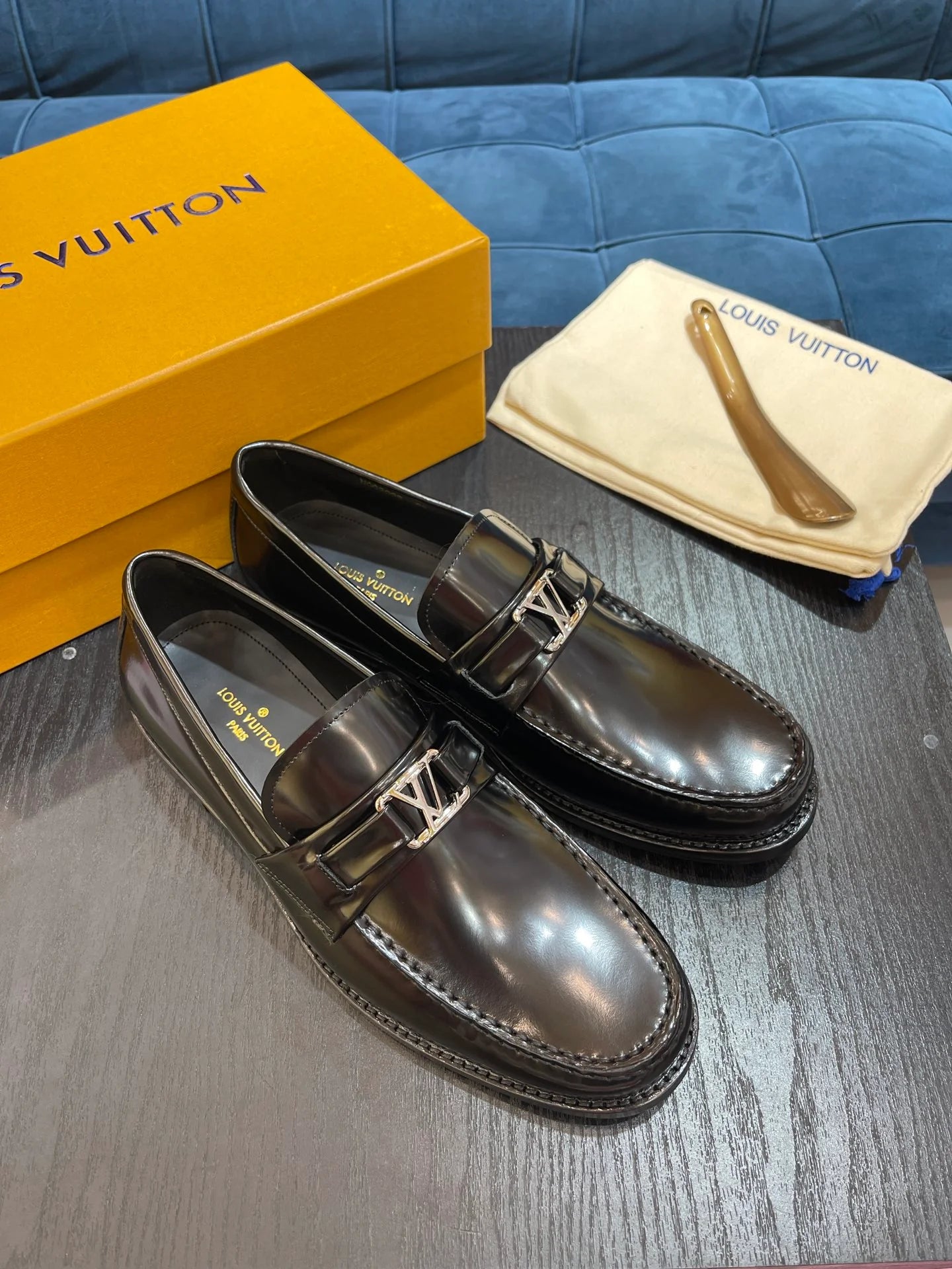 LV LOAFER