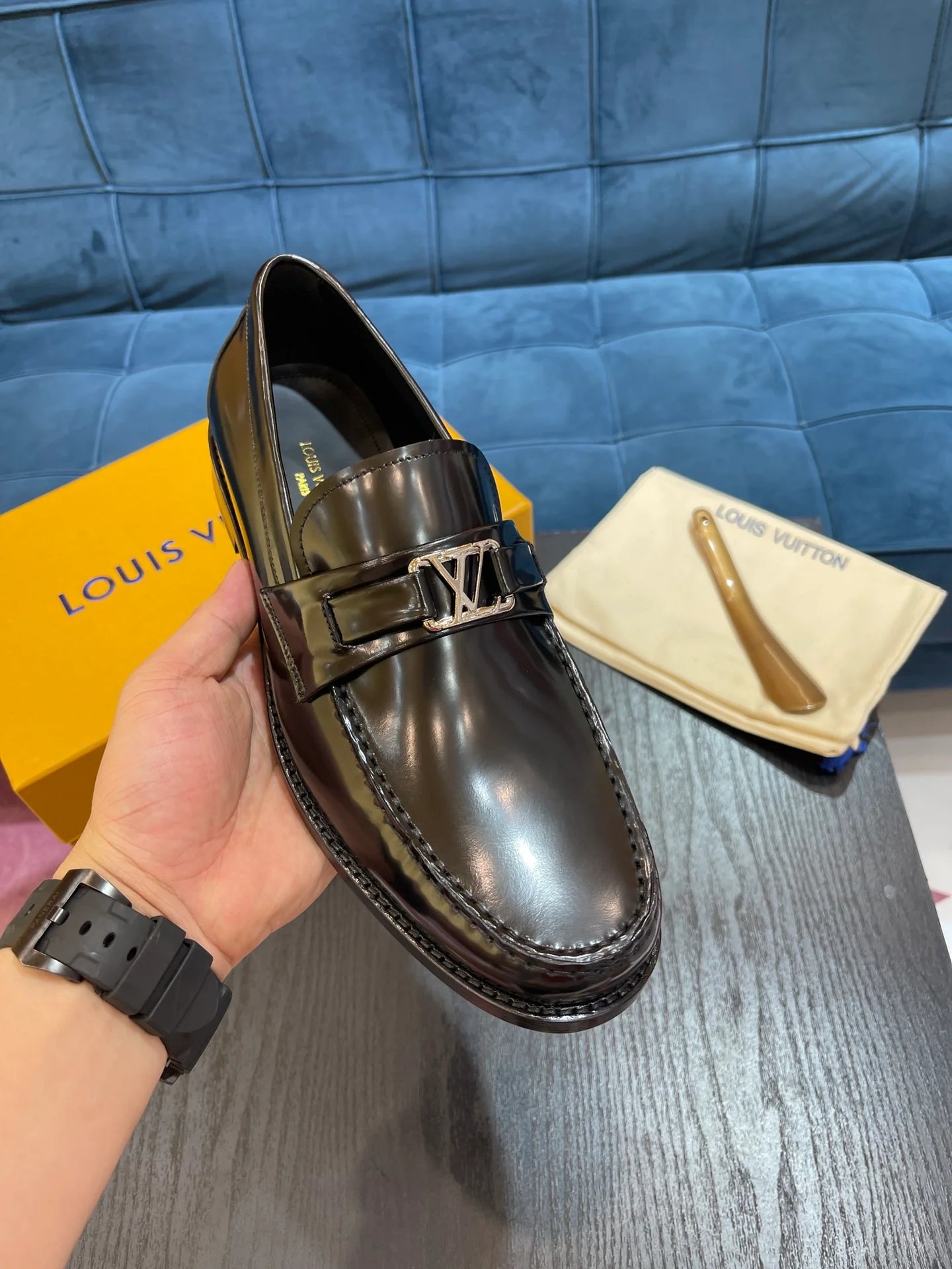 LV LOAFER