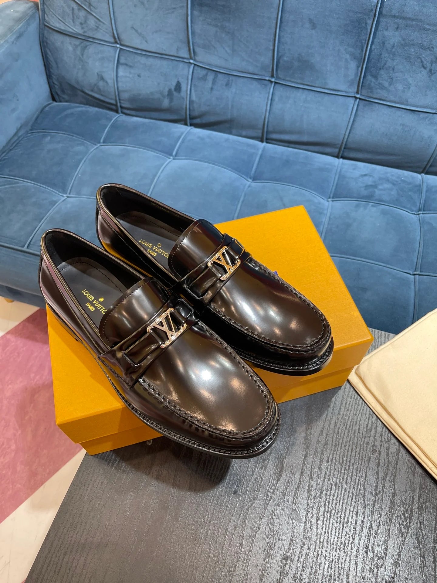 LV LOAFER