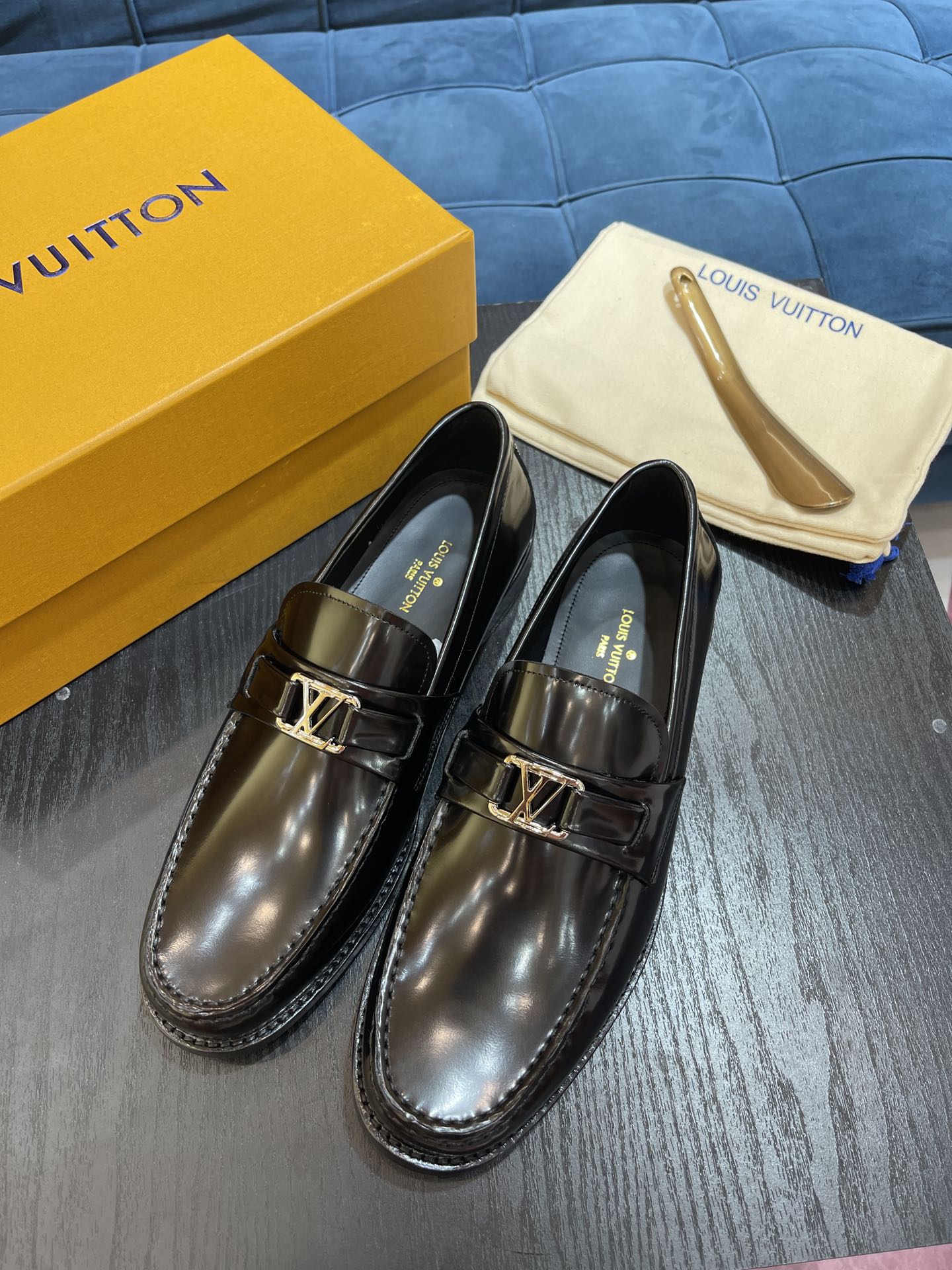 LV LOAFER