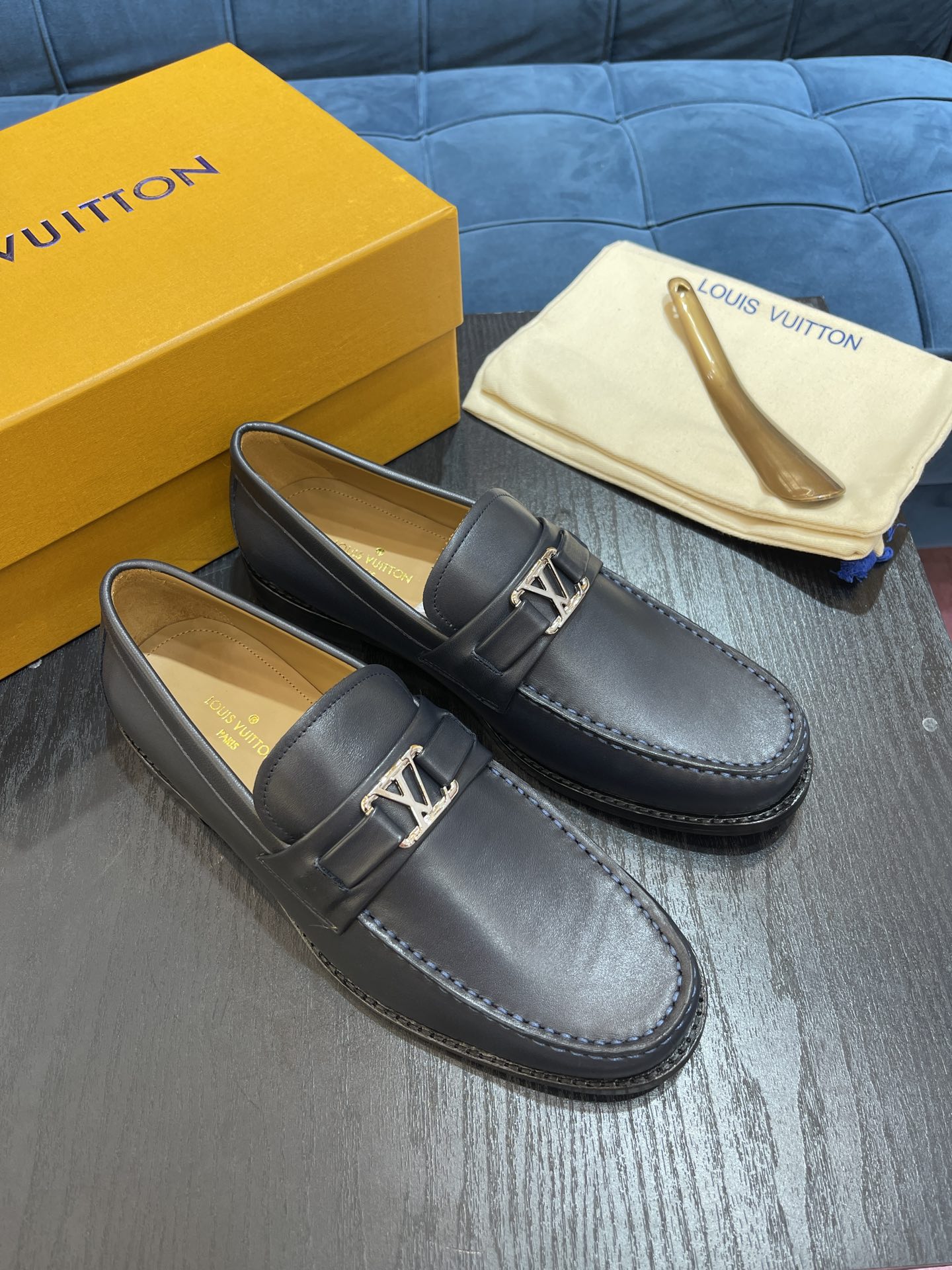 LV LOAFER