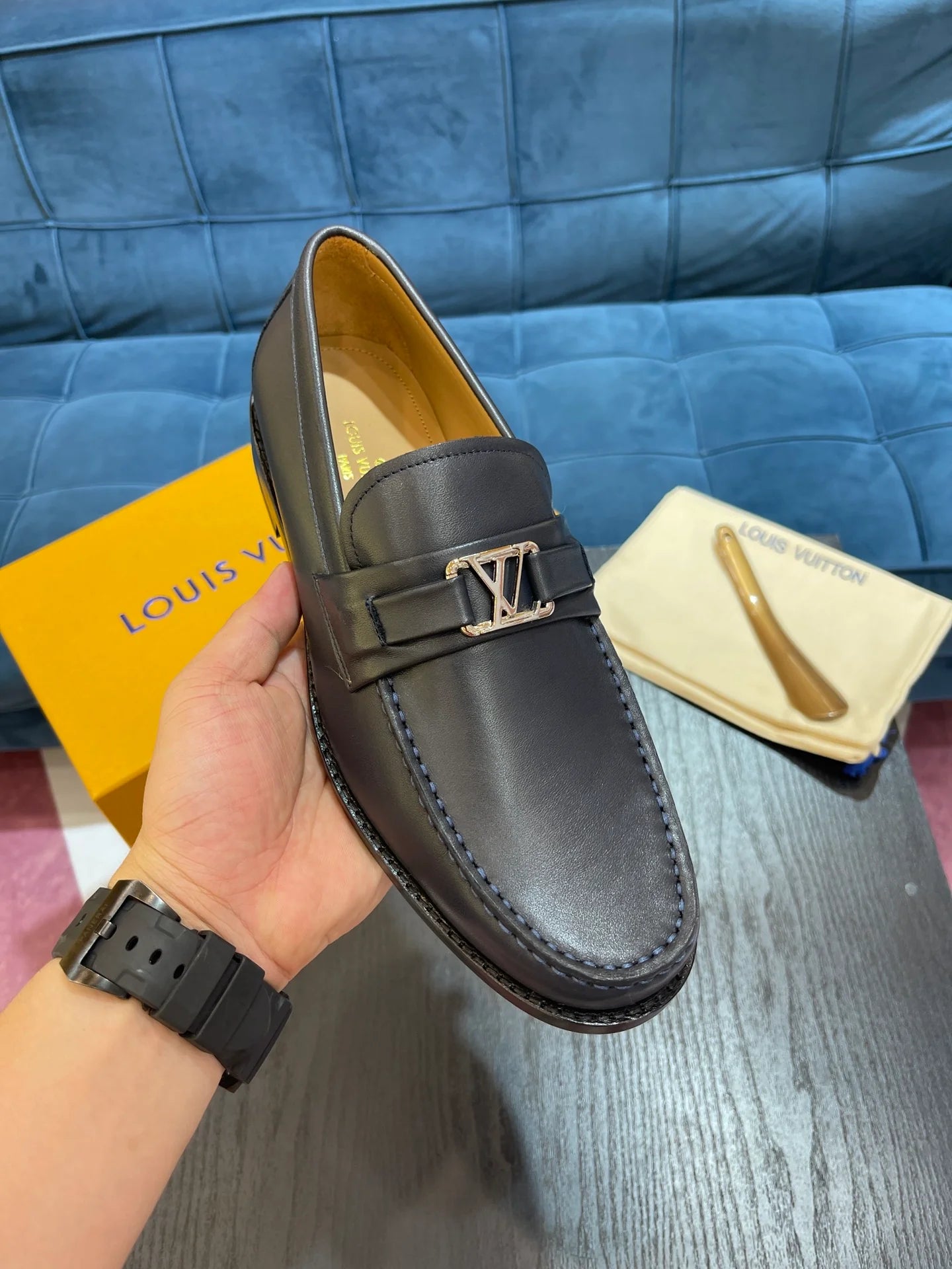 LV LOAFER