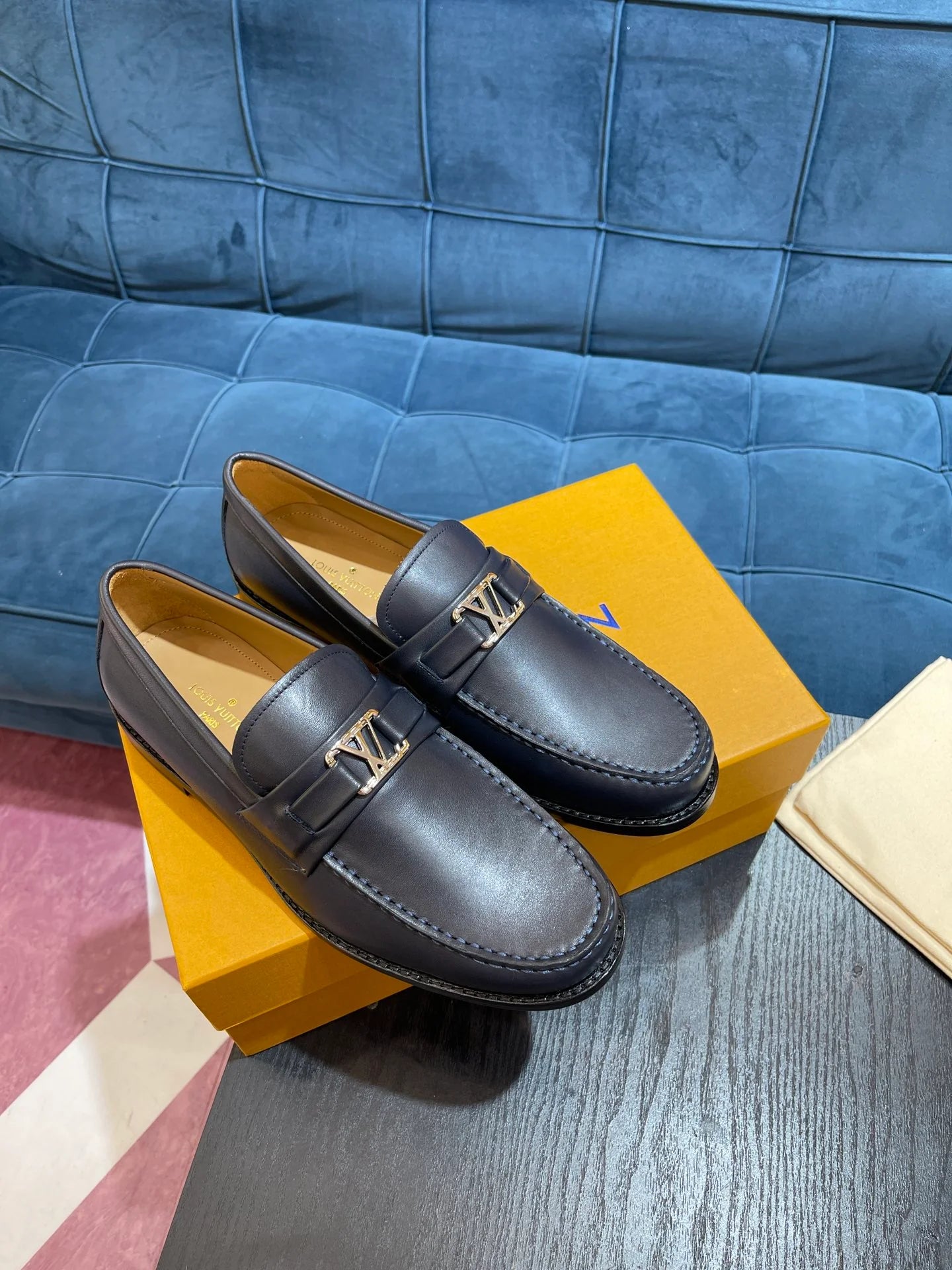 LV LOAFER
