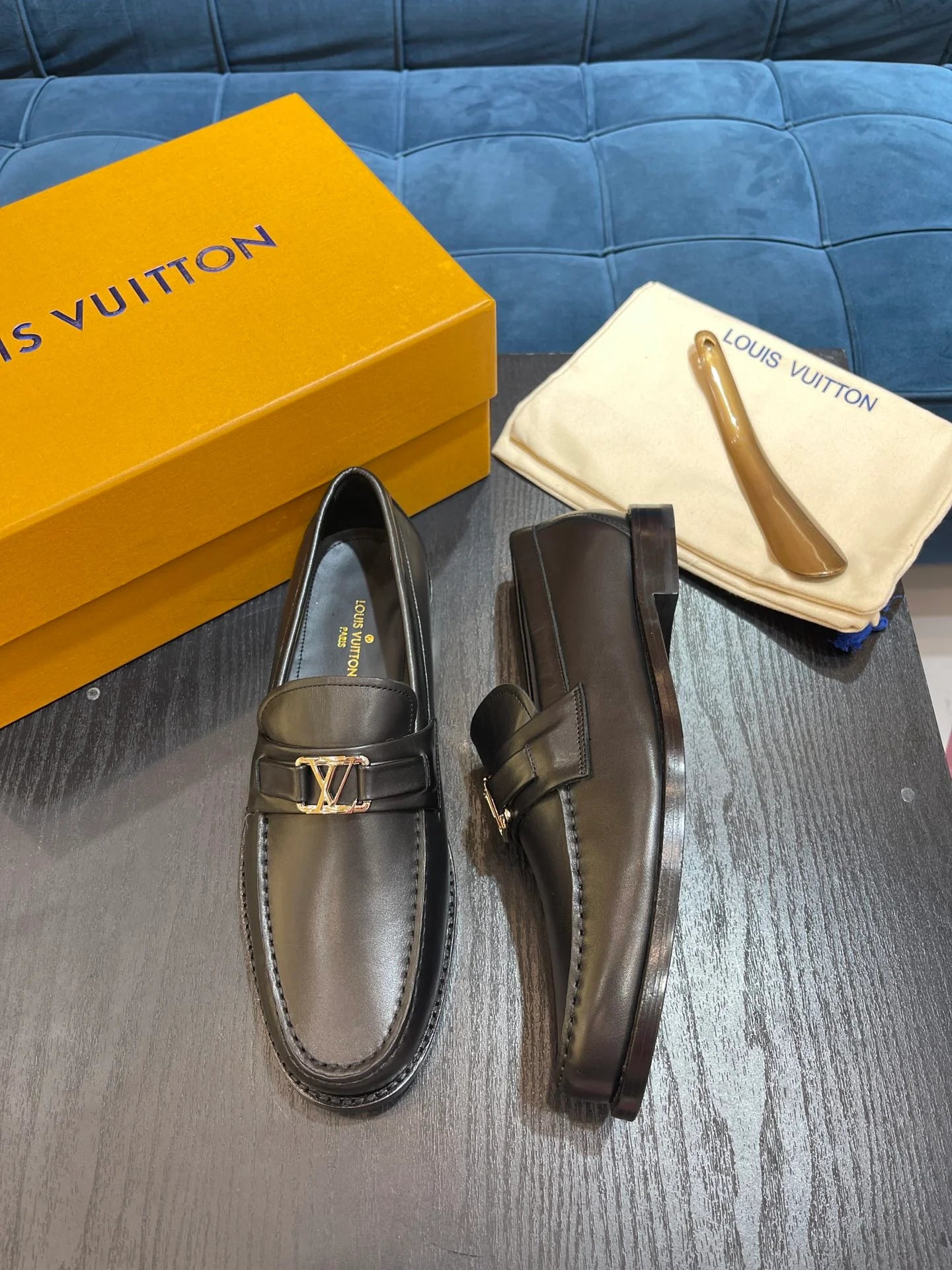 LV LOAFER